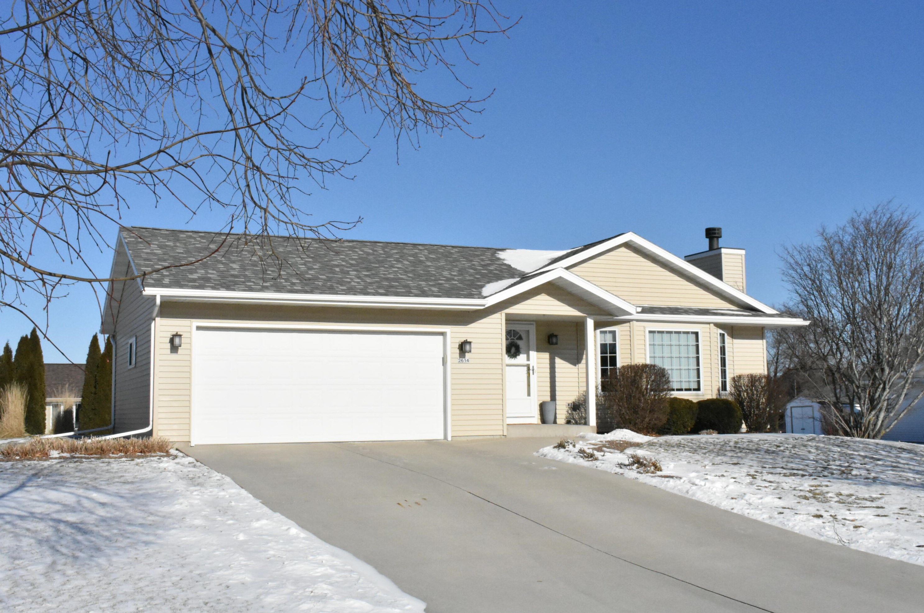 2614 Grey Fox Ct, Sheboygan, WI 53081-8549