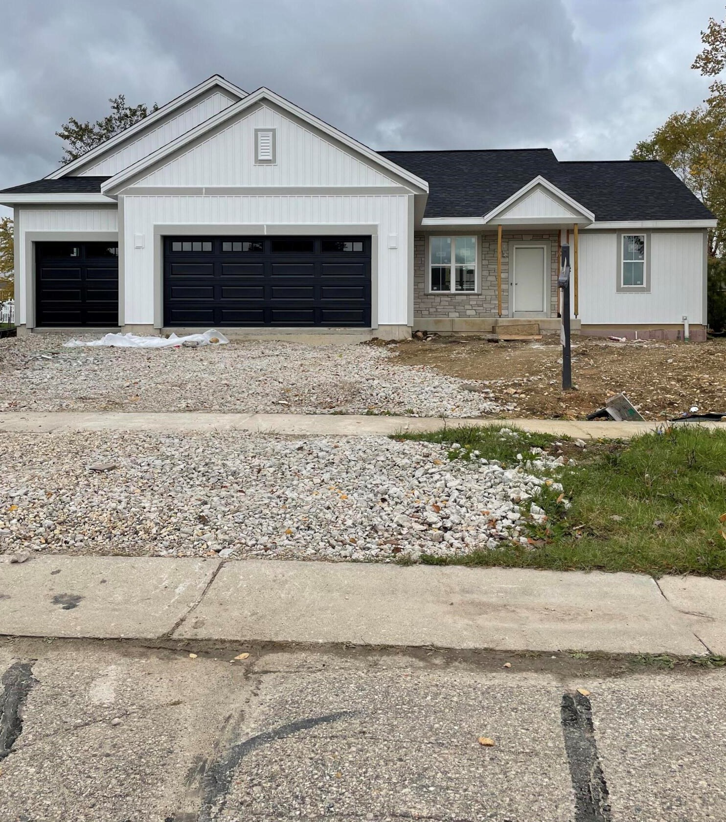 818 Kelly Ln, Elkhorn, WI 53121