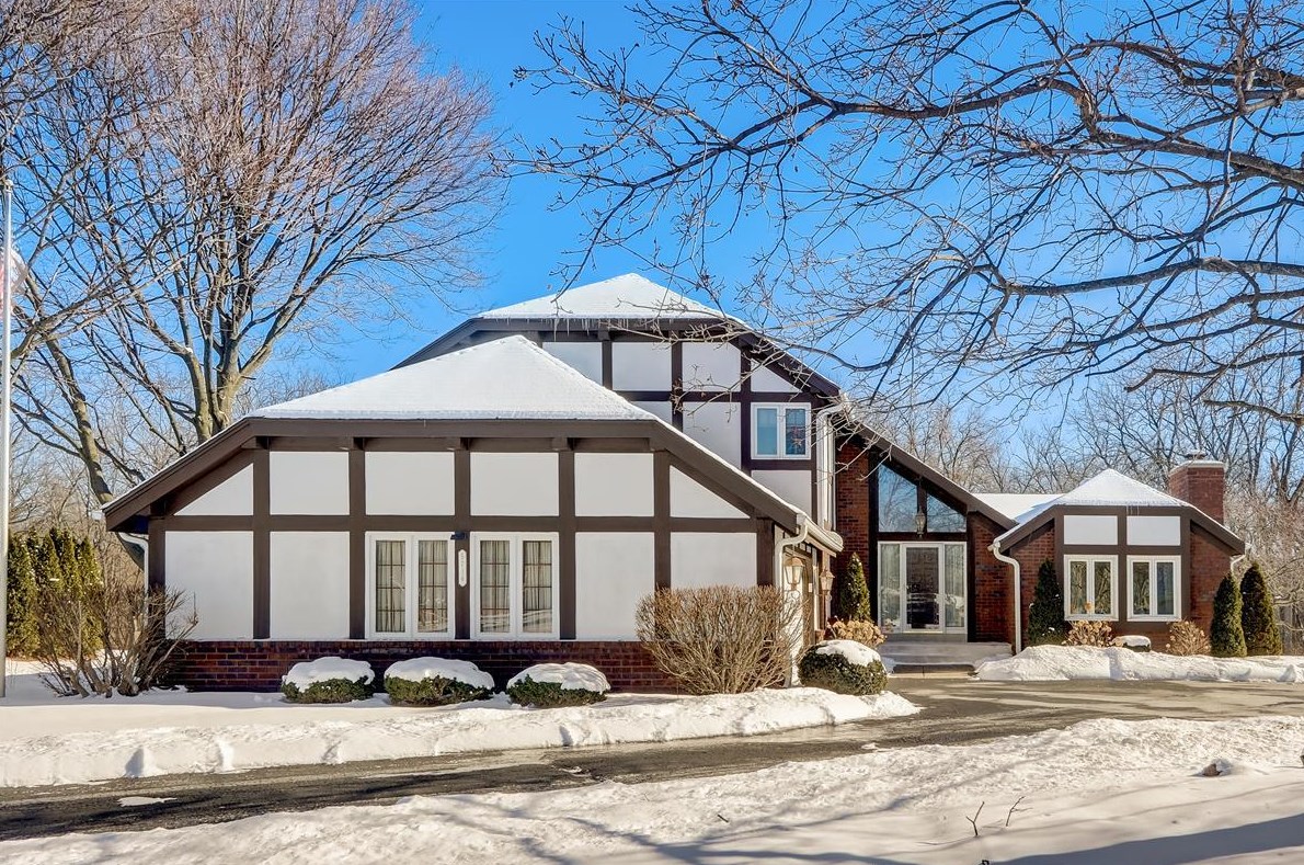5716 Gladstone Ln, Greendale, WI 53129