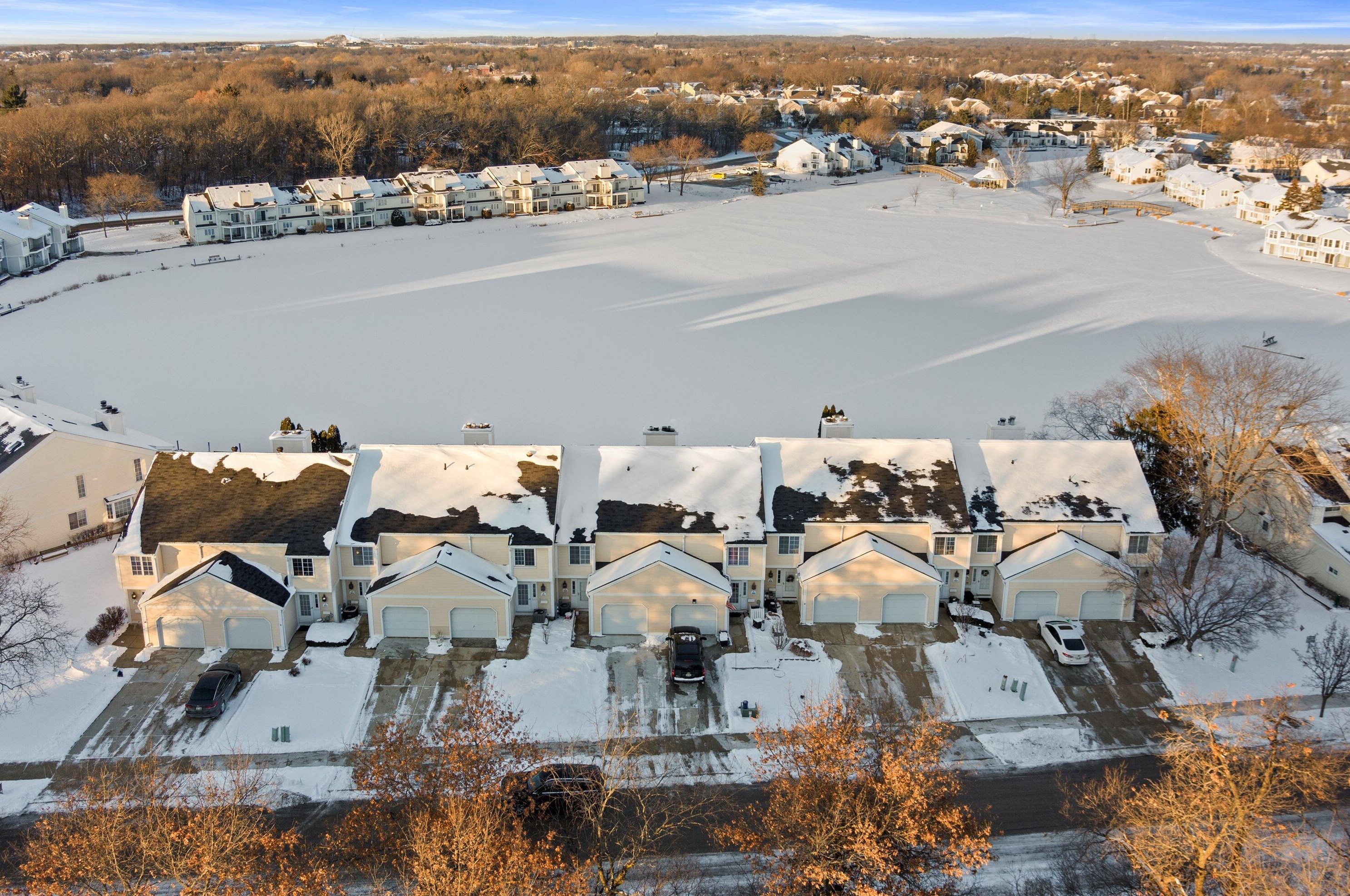 7814 Tuckaway Shores Dr, Hales Corners, WI 53132-8944