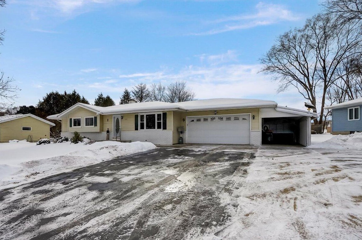 1206 Adrian Blvd, Fort Atkinson, WI 53538-2710
