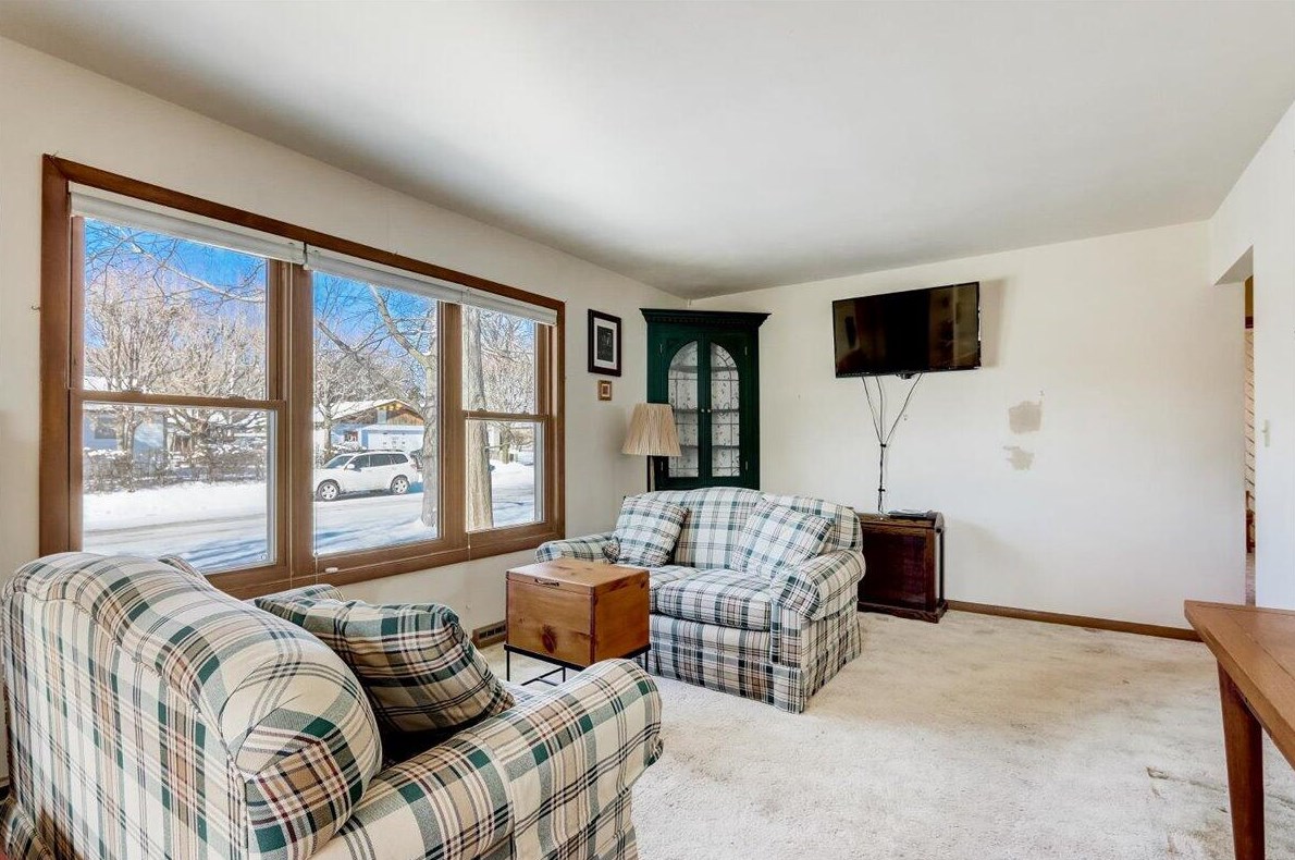 1543 Illinois St, Racine, WI 53405-3115