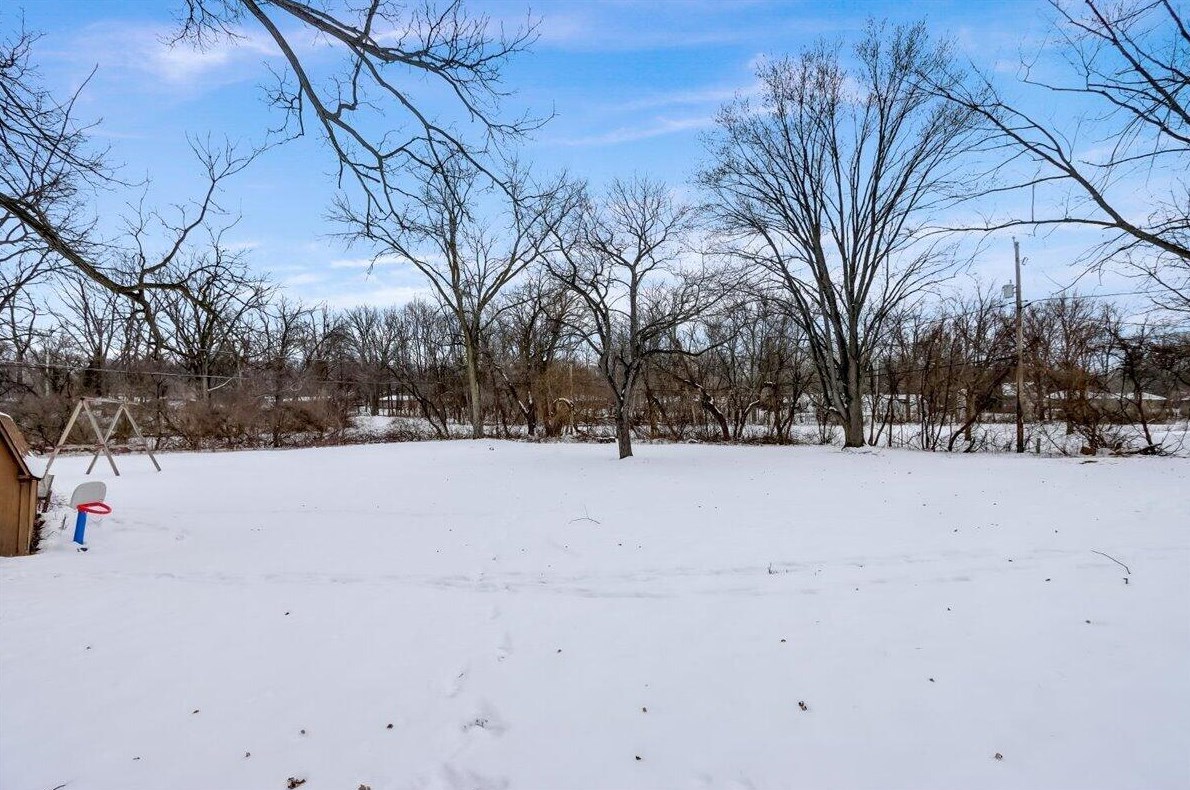11407 W Janesville Rd, Hales Corners, WI 53130