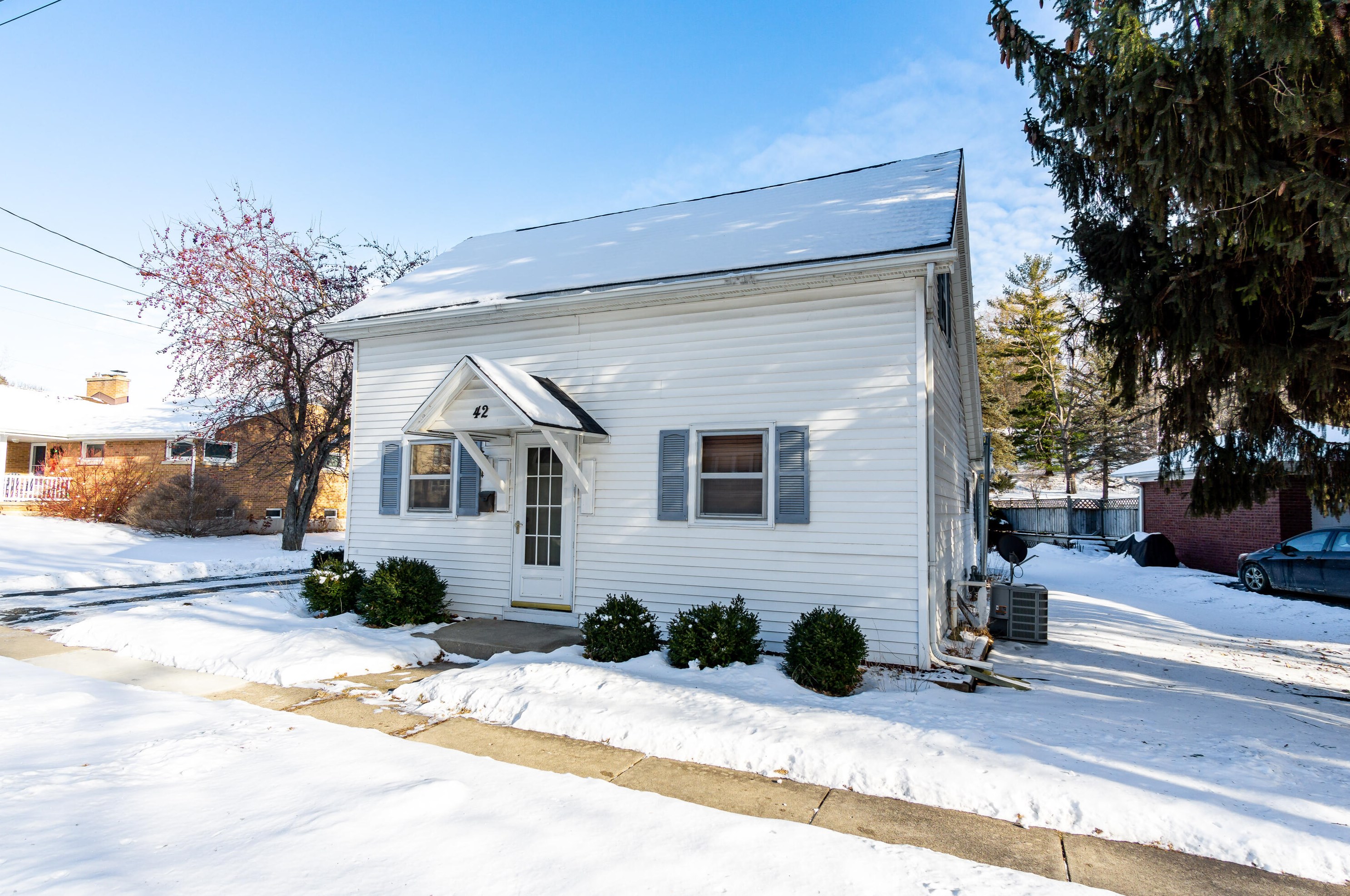 42 N German St, Mayville, WI 53050