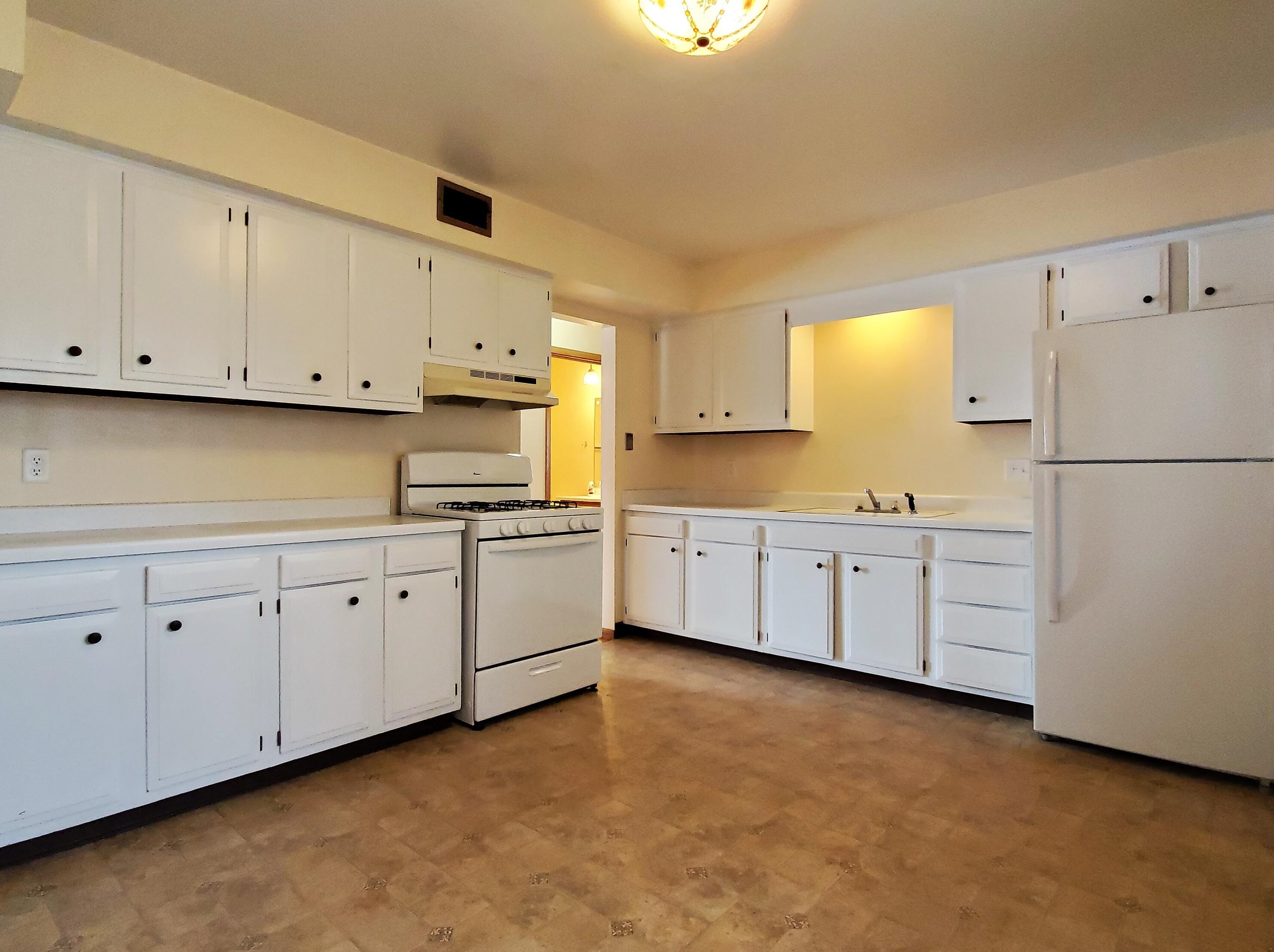 1746 Deane Blvd, Racine, WI 53405-3419