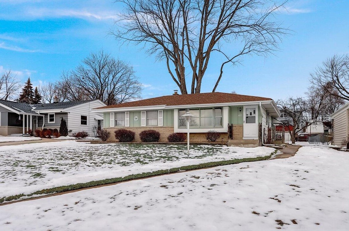1808 Marquette Ave, South Milwaukee, WI 53172-2318