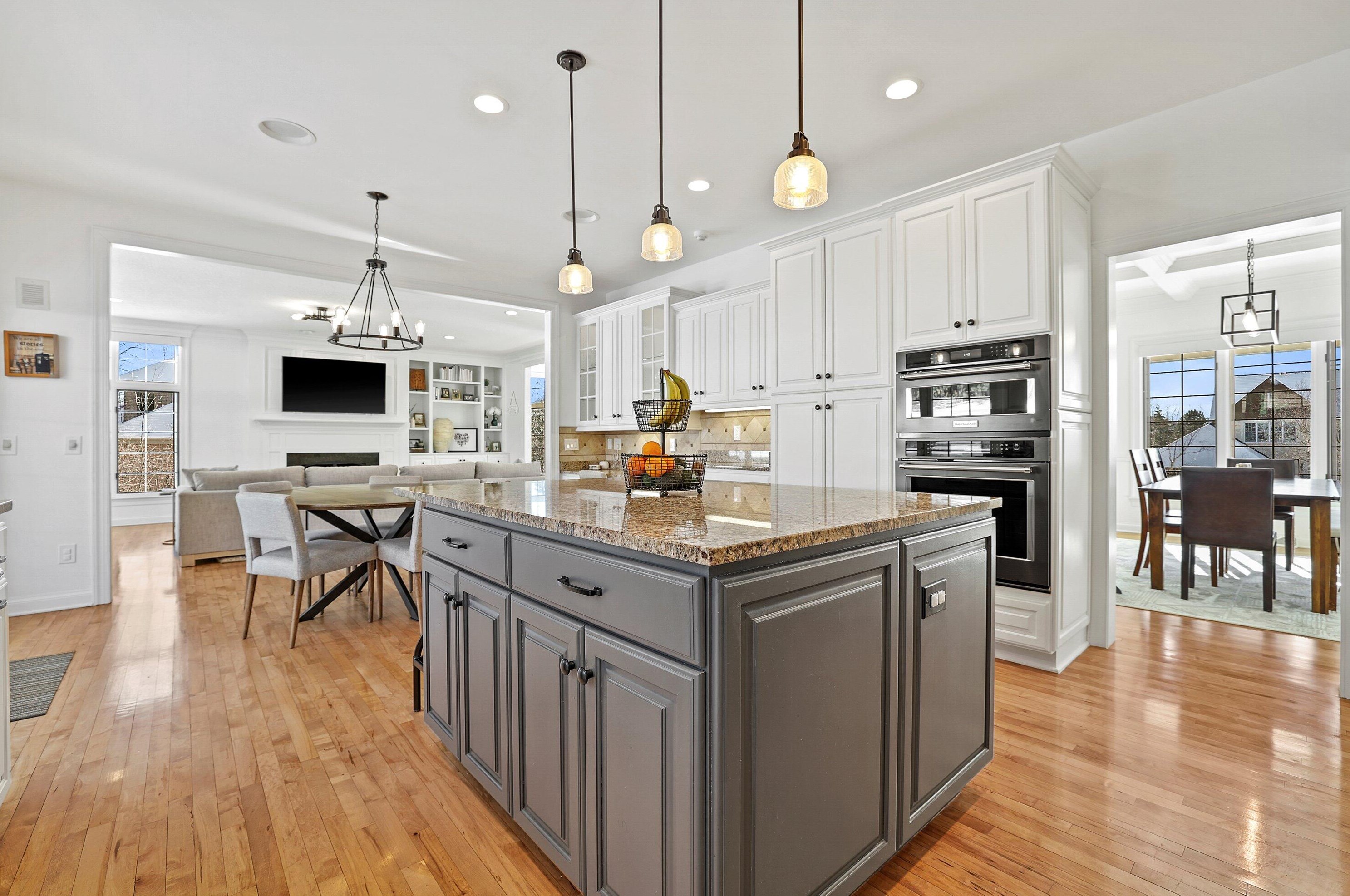 19170 Glacier Pkwy, Brookfield, WI 53045