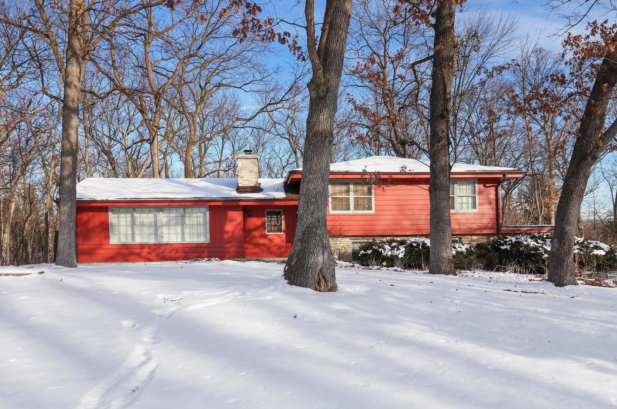 11400 Haleco Ln, Hales Corners, WI 53130-2434