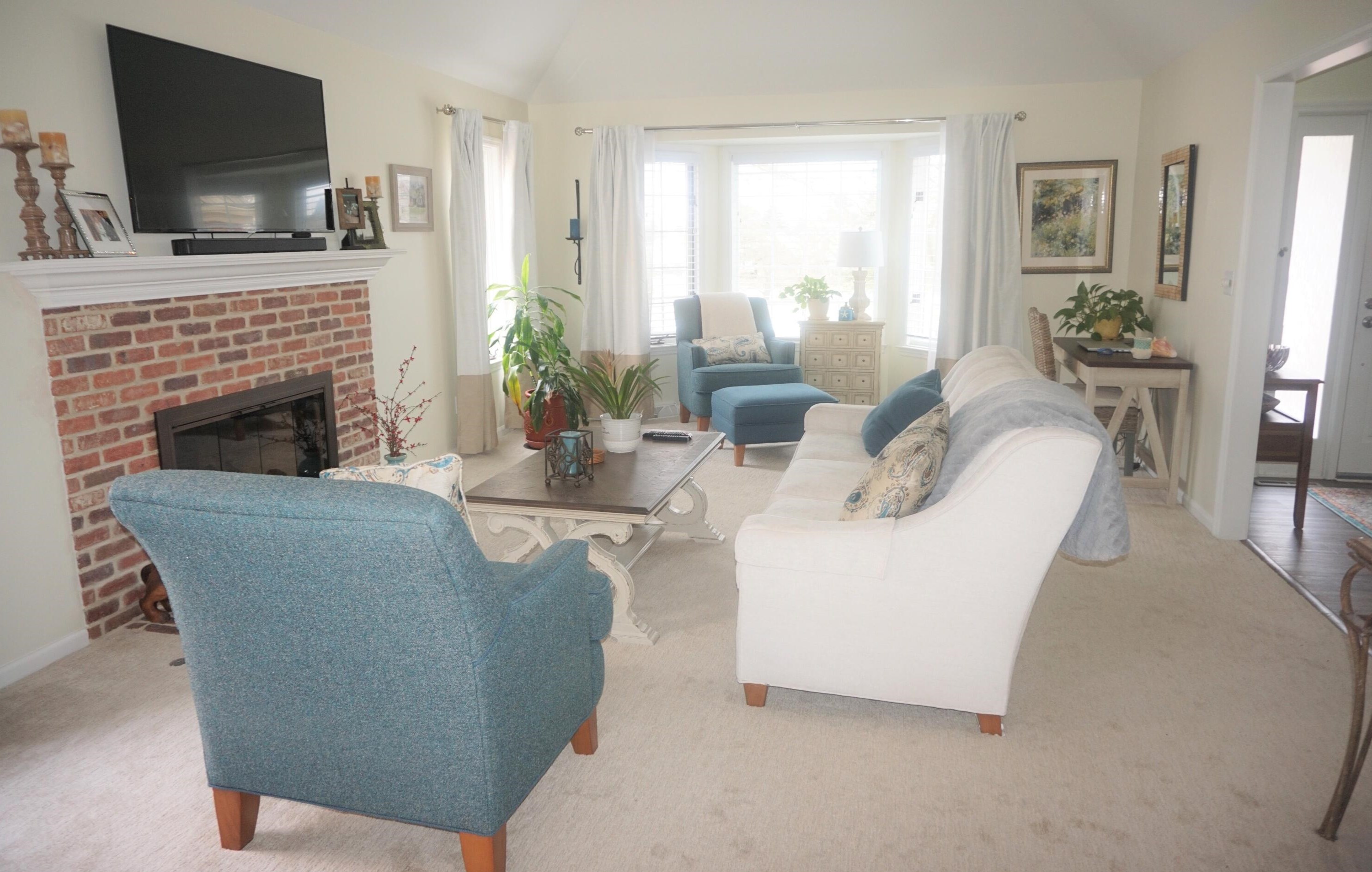 12319 N Fairway Heights Dr, Thiensville, WI 53092