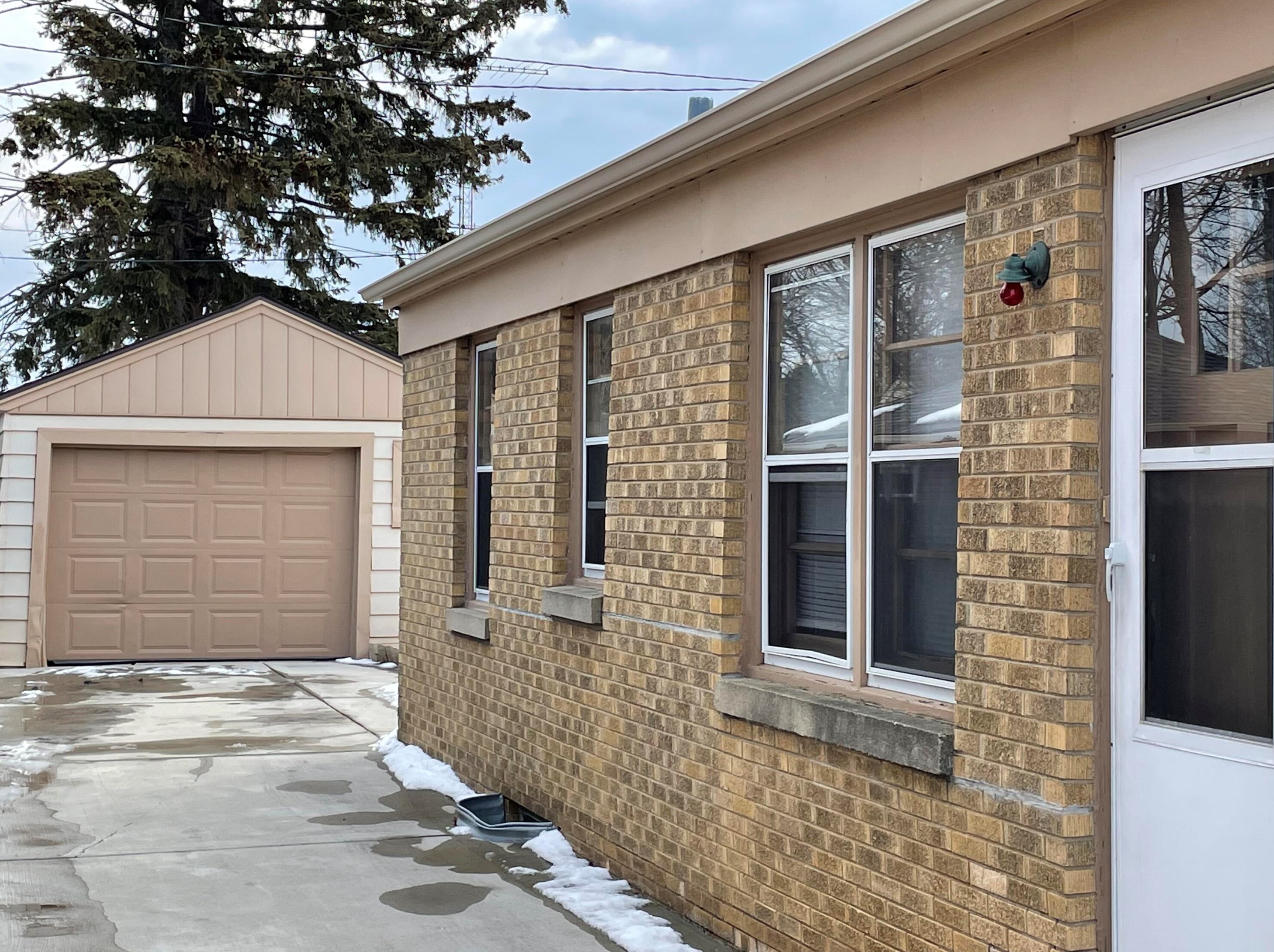 2717 Ashland Ave, Racine, WI 53403