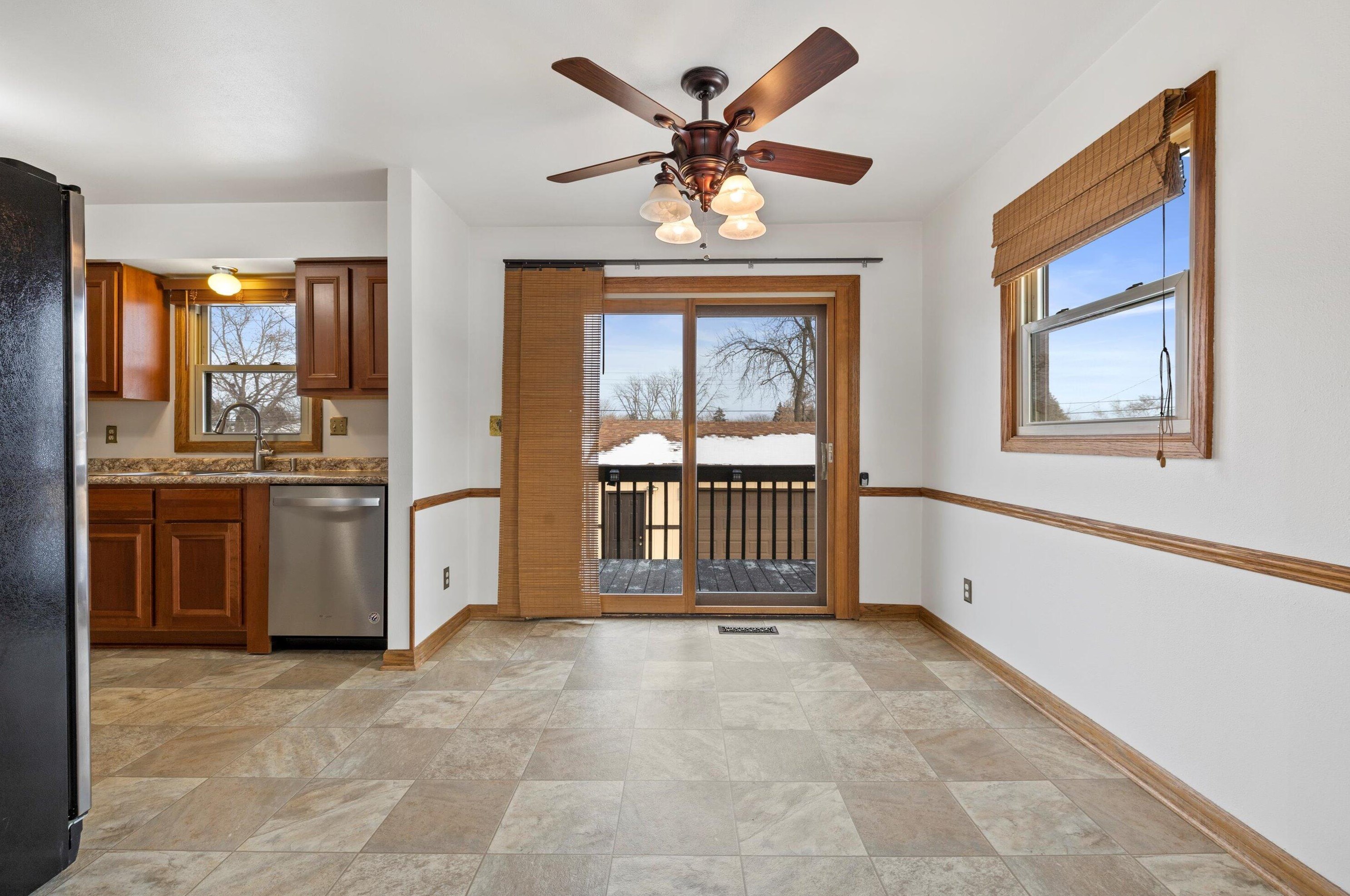 5946 33, Milwaukee WI 53221-4724 exterior