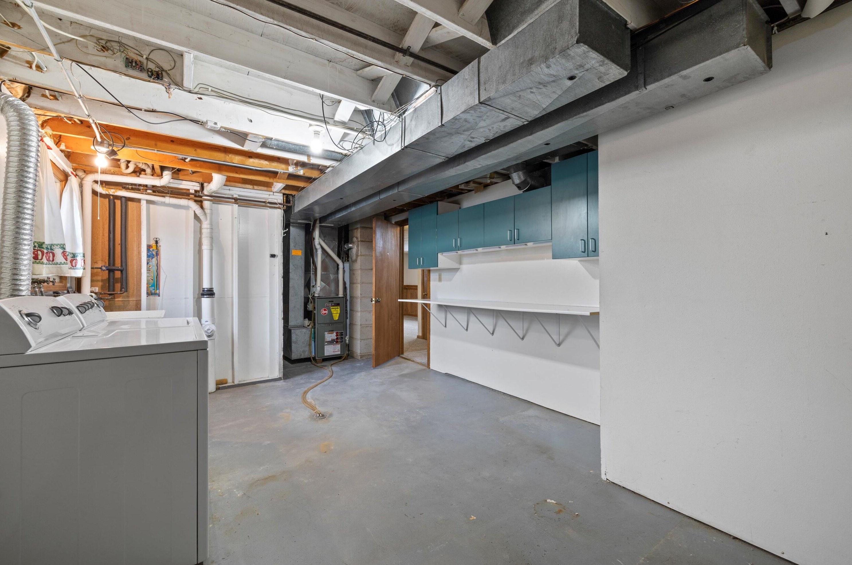 5946 33, Milwaukee WI 53221-4724 exterior