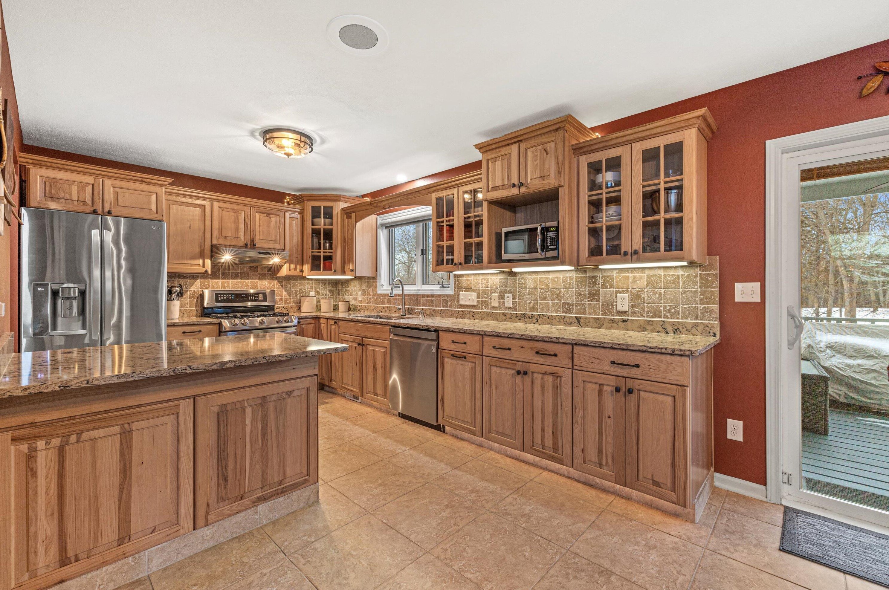 1125 Cooper Hawk Dr, Lyons, WI 53105-2415