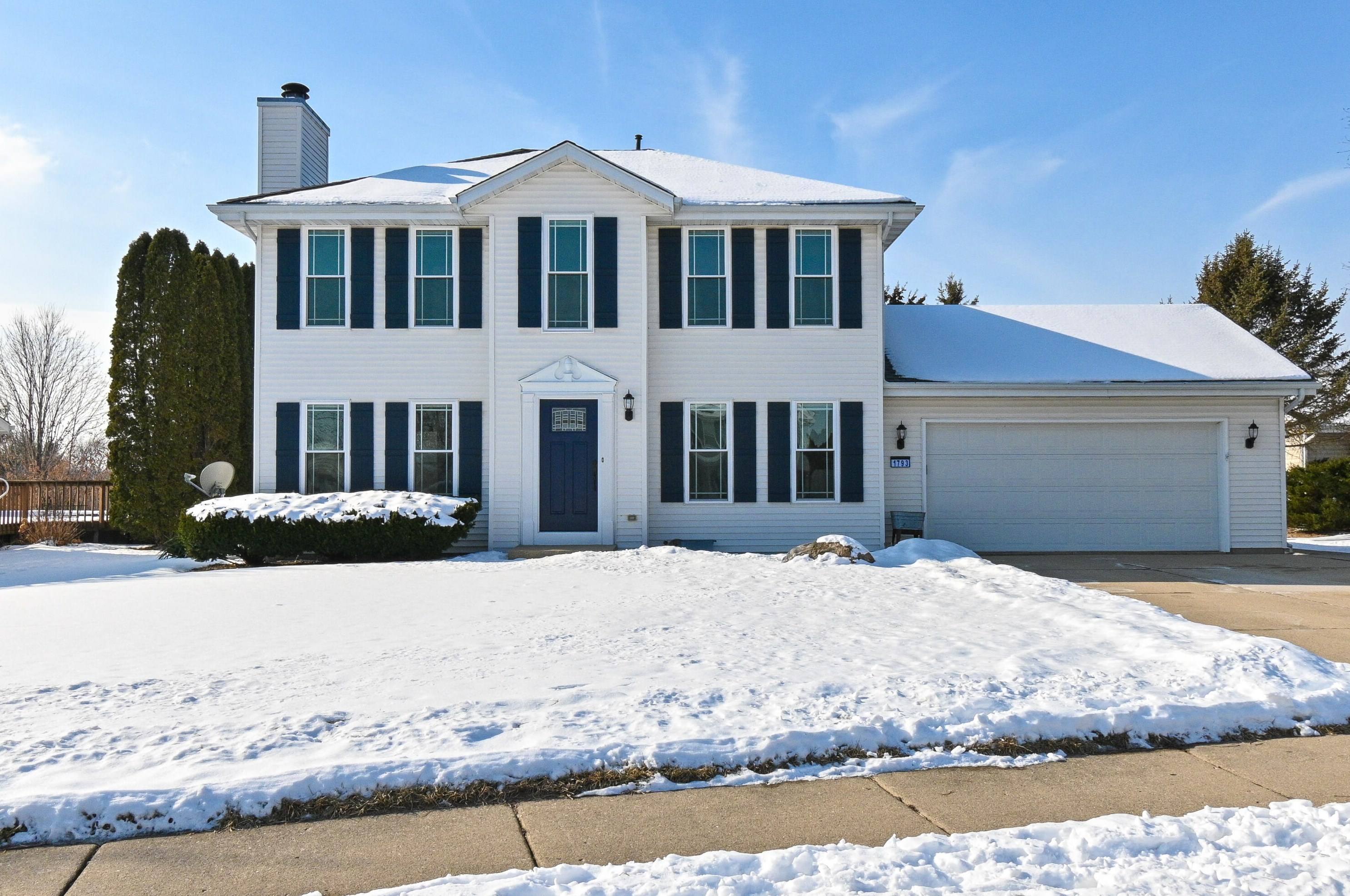 1793 Thomas Dr, East Troy, WI 53120