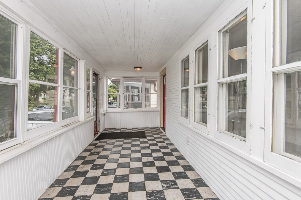 536 54th St, Milwaukee, WI 53208-3005