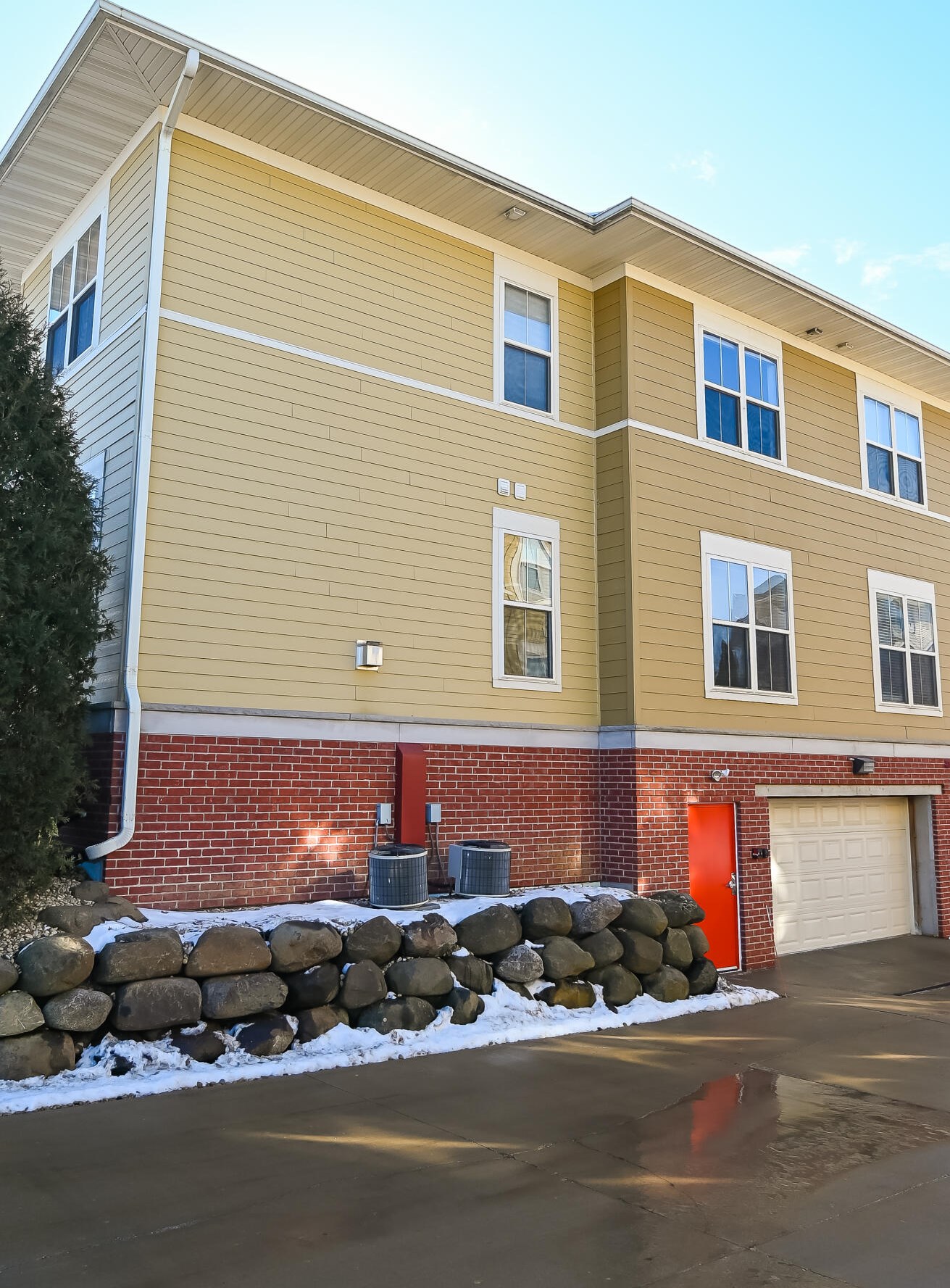 4010 Felland Rd, Madison, WI 53718-6393