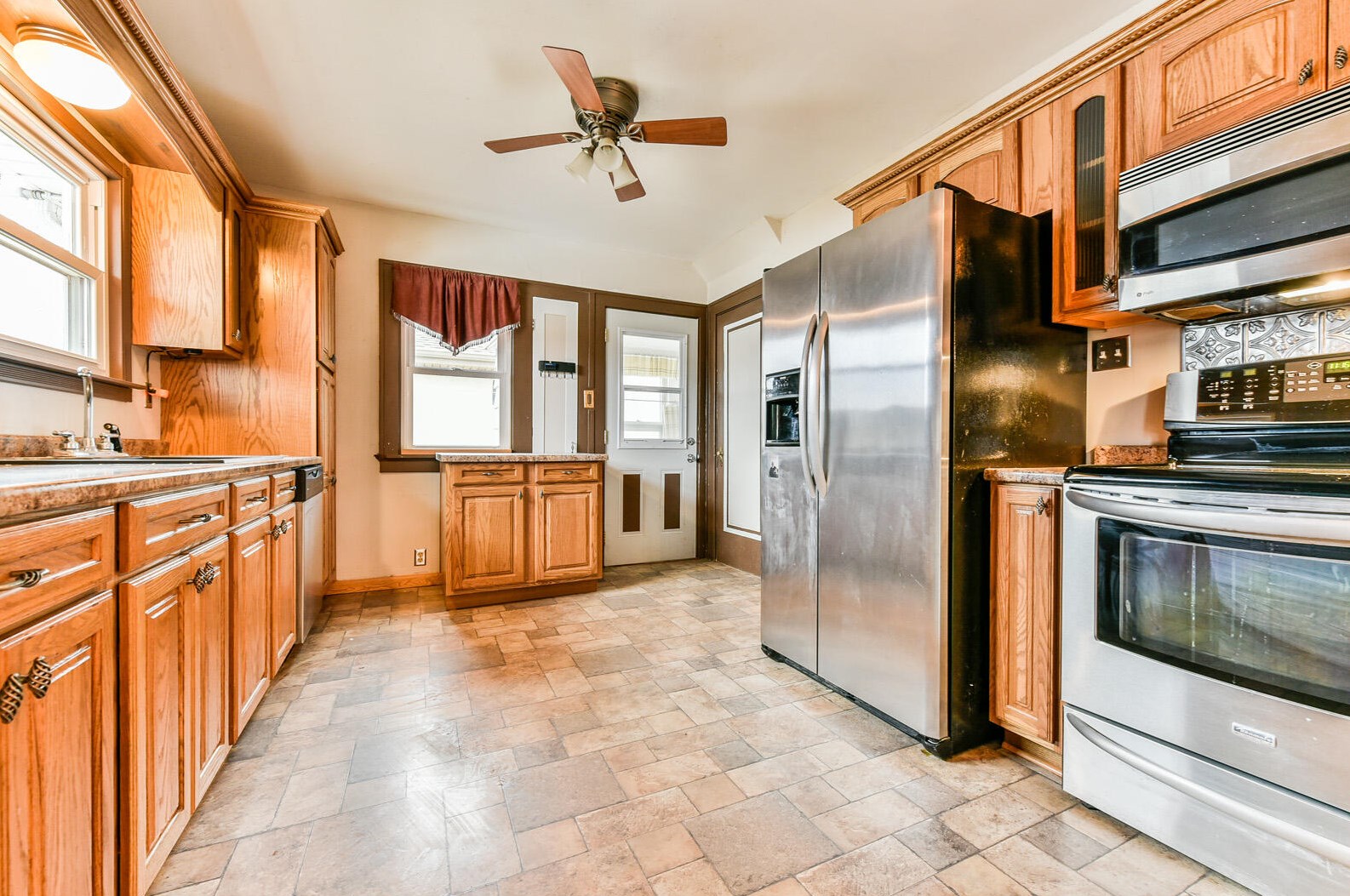 3860 E Carpenter Ave, Cudahy, WI 53110