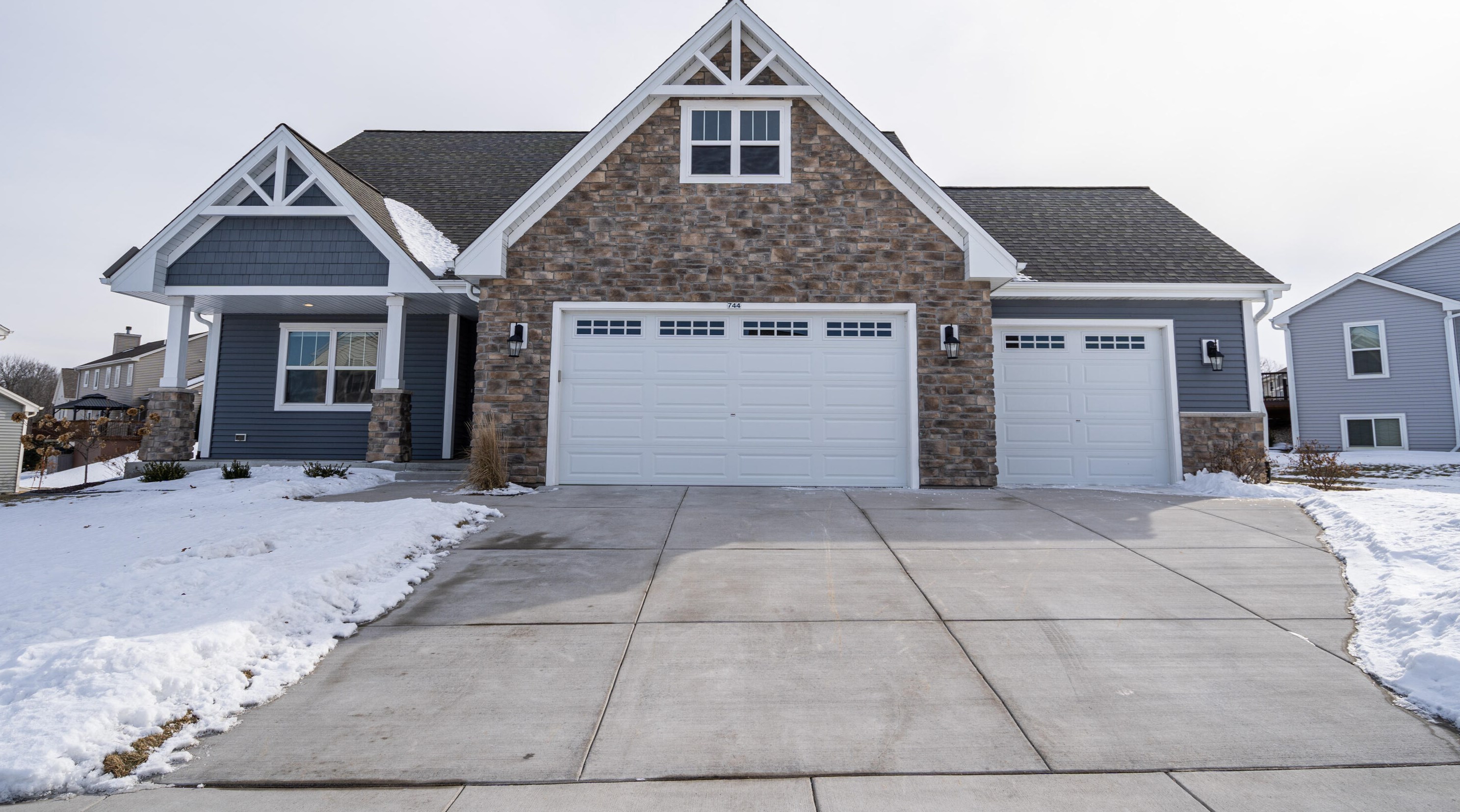 744 Autumn Ridge Ln, Hartford, WI 53027-8414