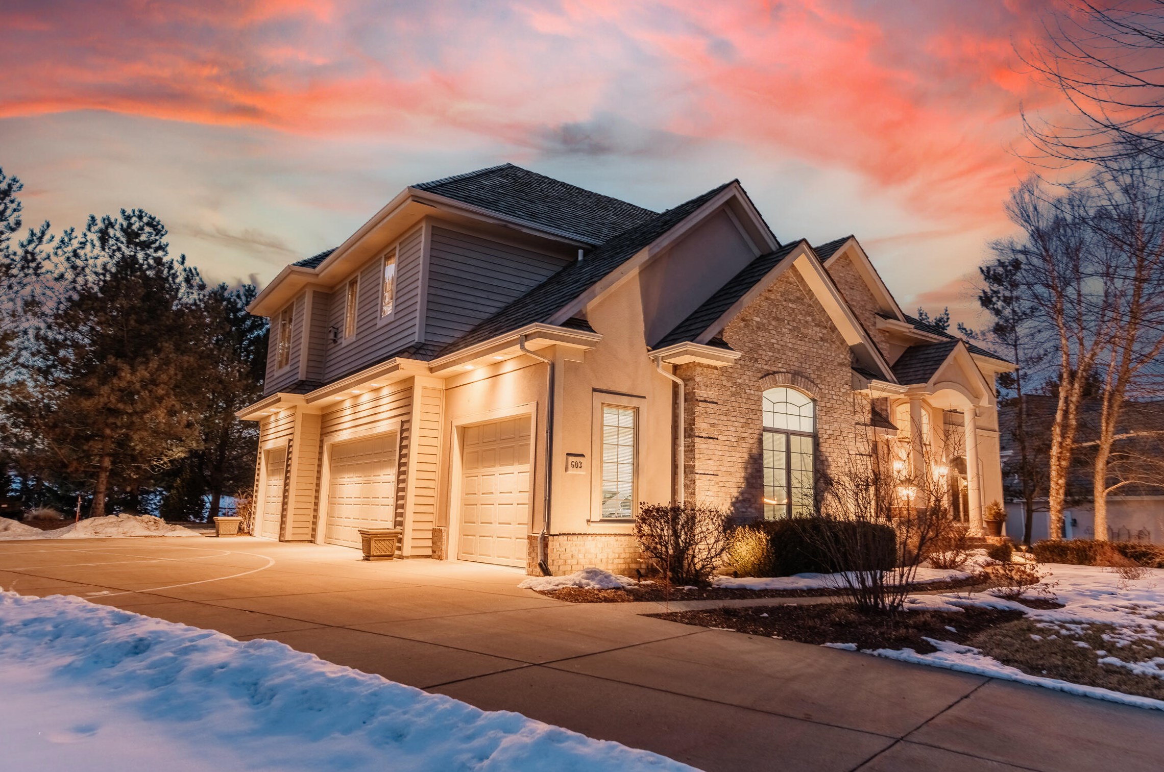 603 Thornbush Cir, Chenequa WI  53029-8648 exterior