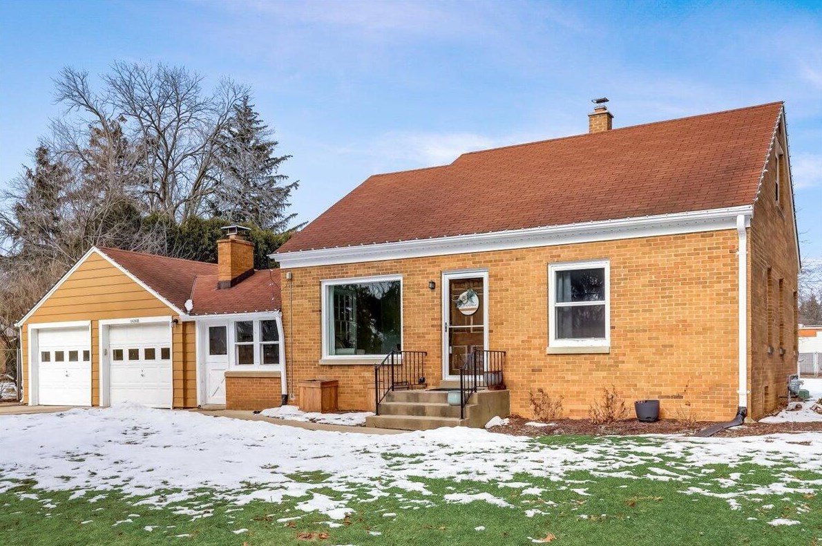 14260 Newell Dr, Brookfield, WI 53005
