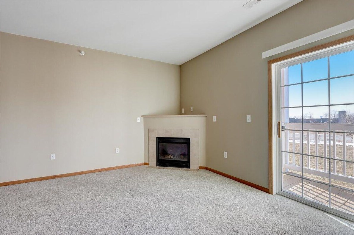 6020 S Buckhorn Ave #210, Cudahy, WI 53110