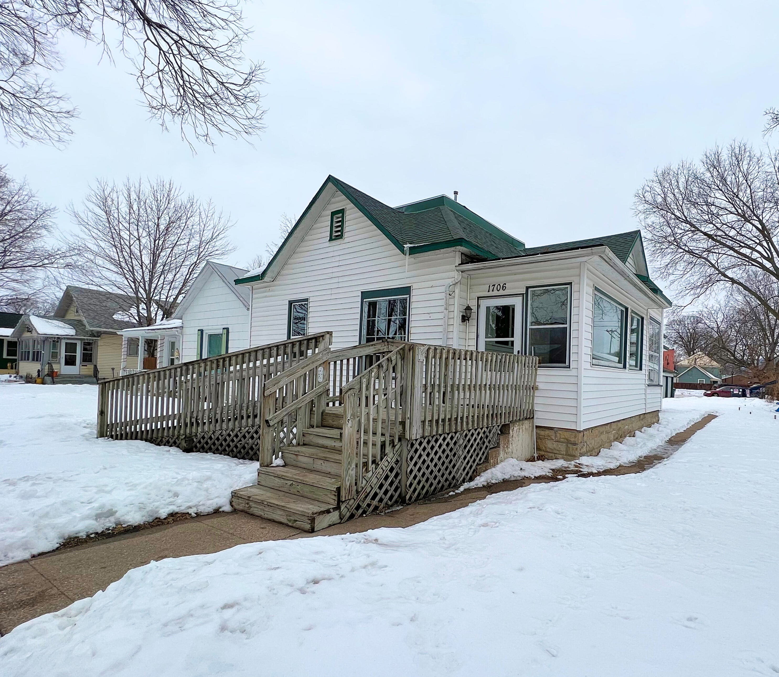1706 Kane St, La Crosse, WI 54603