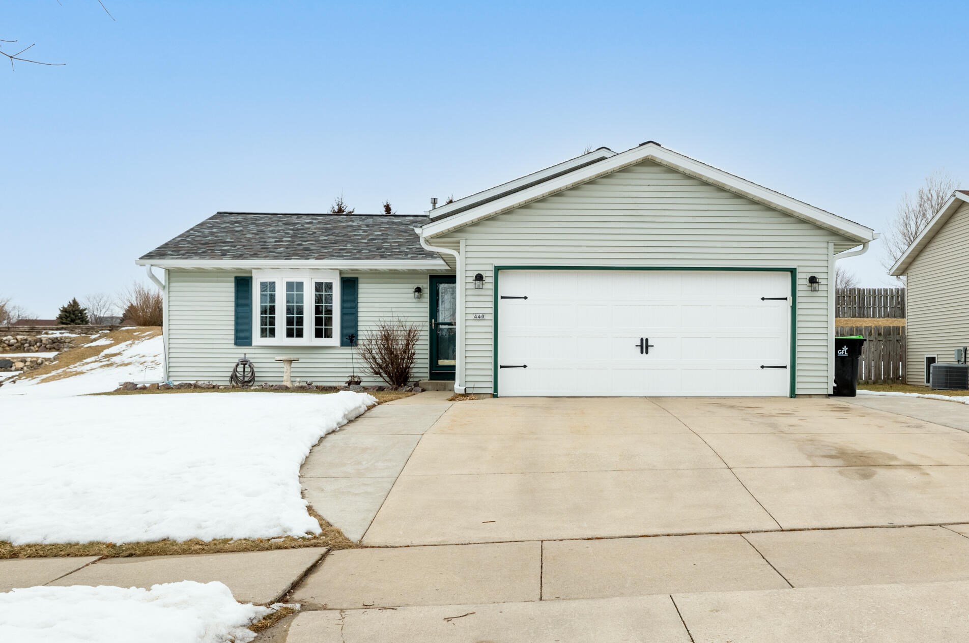 440 Broadmoore Dr, Hartford, WI 53027-2738