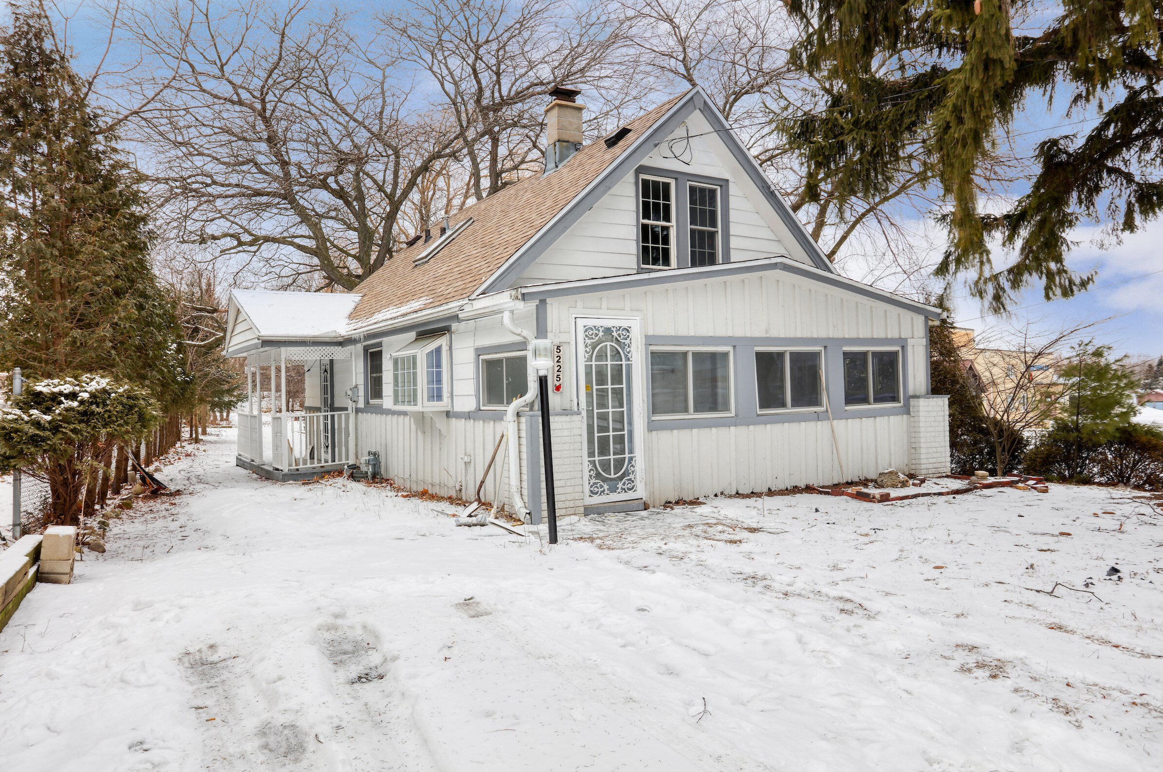 5225 Whitnall Ave, Cudahy WI  53110-1940 exterior