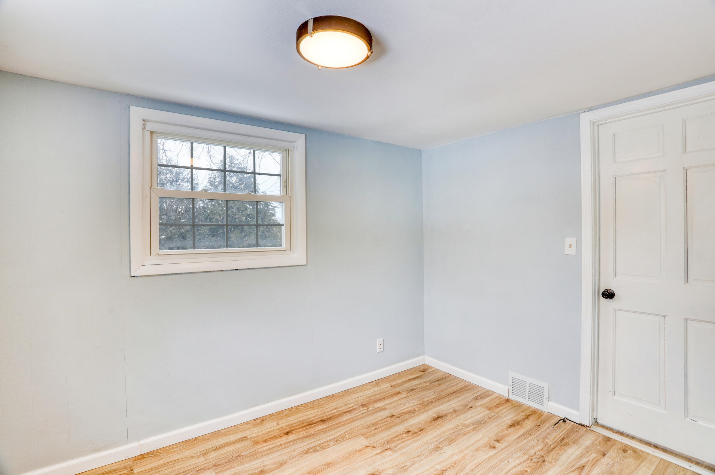5225 Whitnall Ave, Cudahy WI  53110-1940 exterior