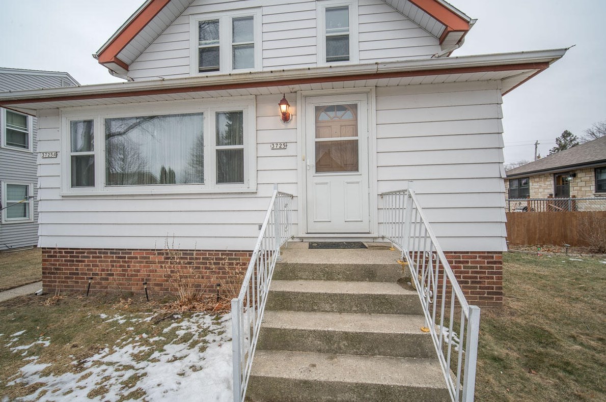 3725 E Holmes Ave #3725a, Cudahy, WI 53110