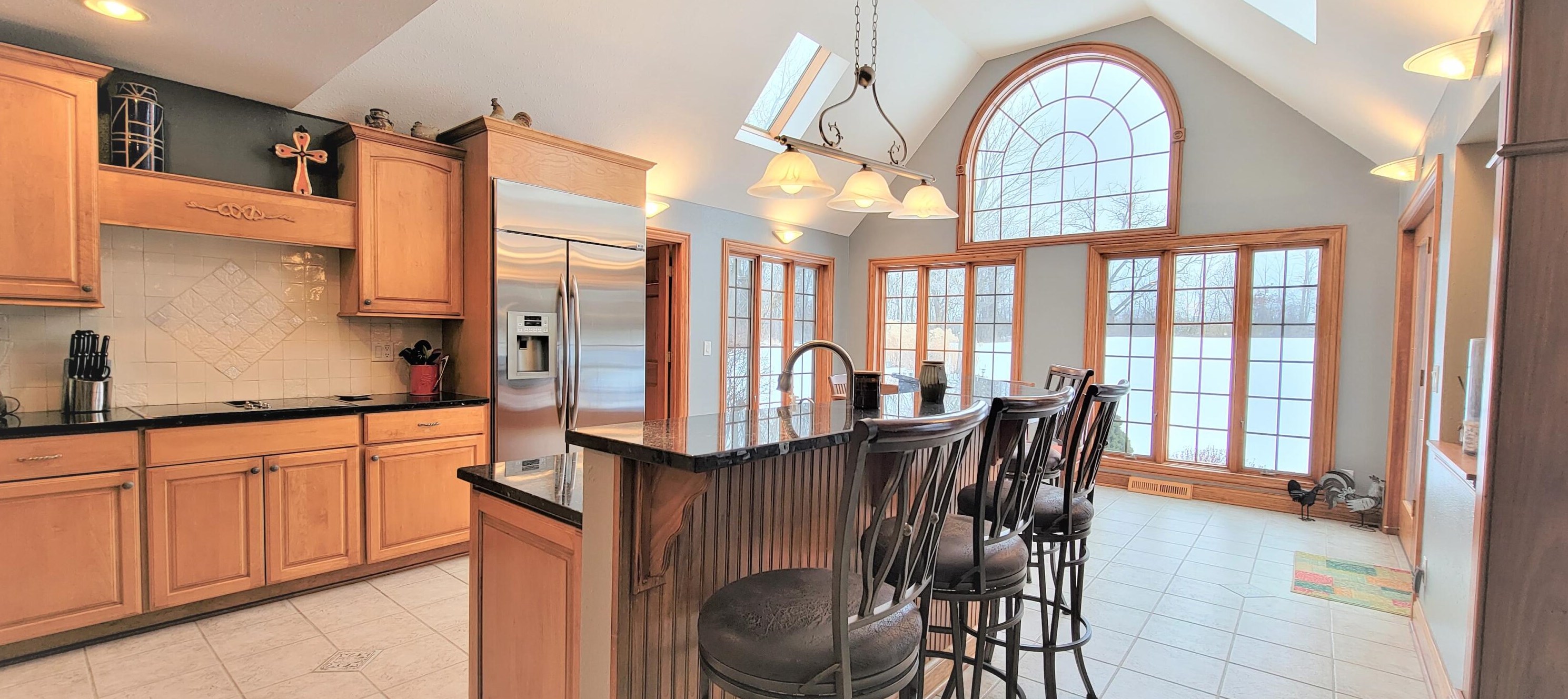 20045 W Rustic Rdg Dr, Waukesha, WI 53146