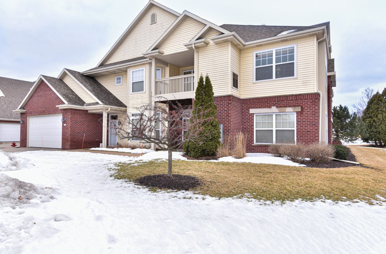 538 Grandview Ct #a, Pewaukee, WI 53072