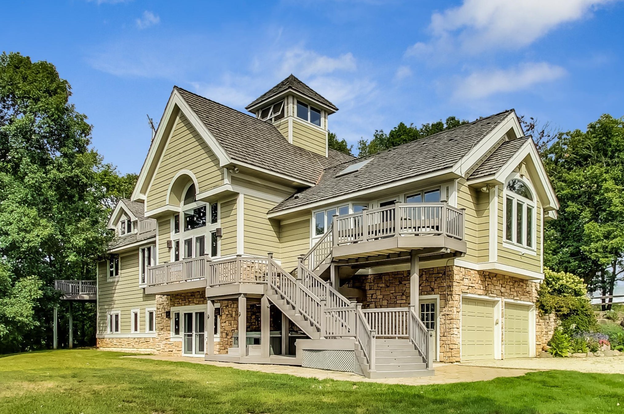 2842 Moelter Dr, Lake Geneva, WI 53147