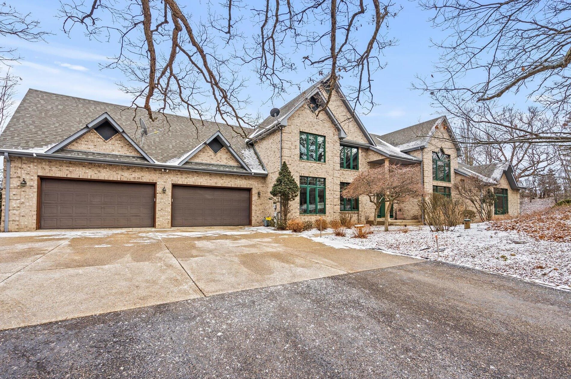 1787 Knob Rd, Lyons, WI 53105-8603