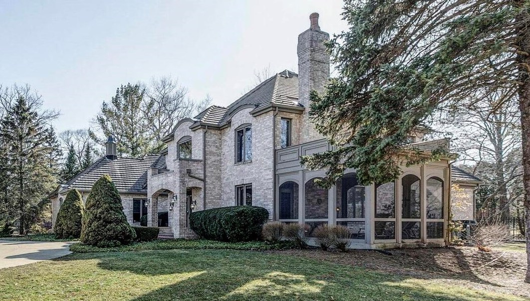 5814 Erie St, Racine, WI 53402-1924