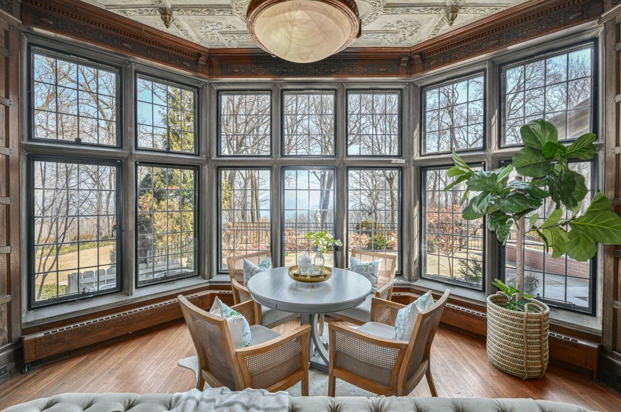 3316 Lake Dr, Milwaukee WI 53211-2907 exterior