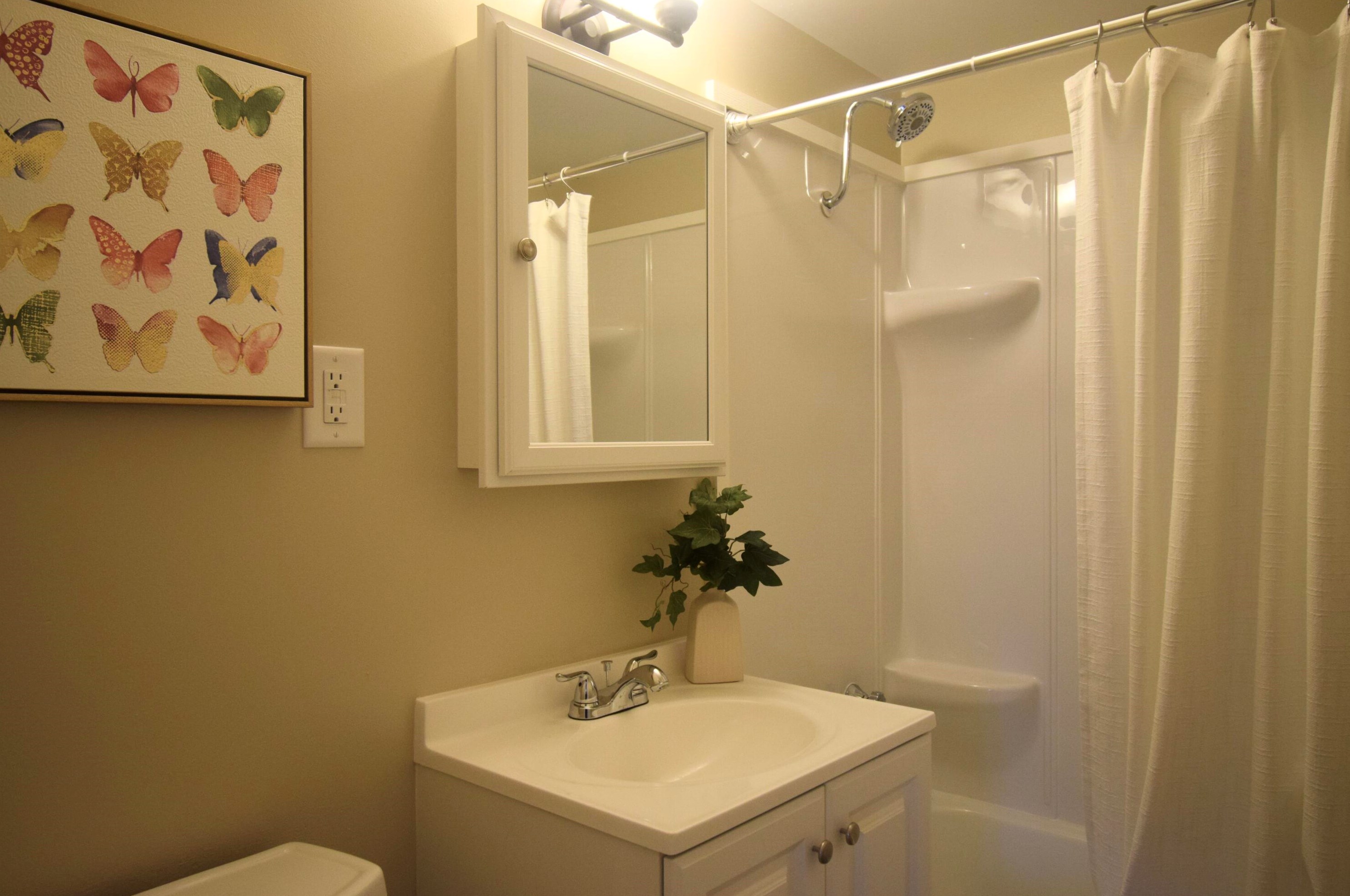 4937 74, Milwaukee WI 53213-1735 exterior