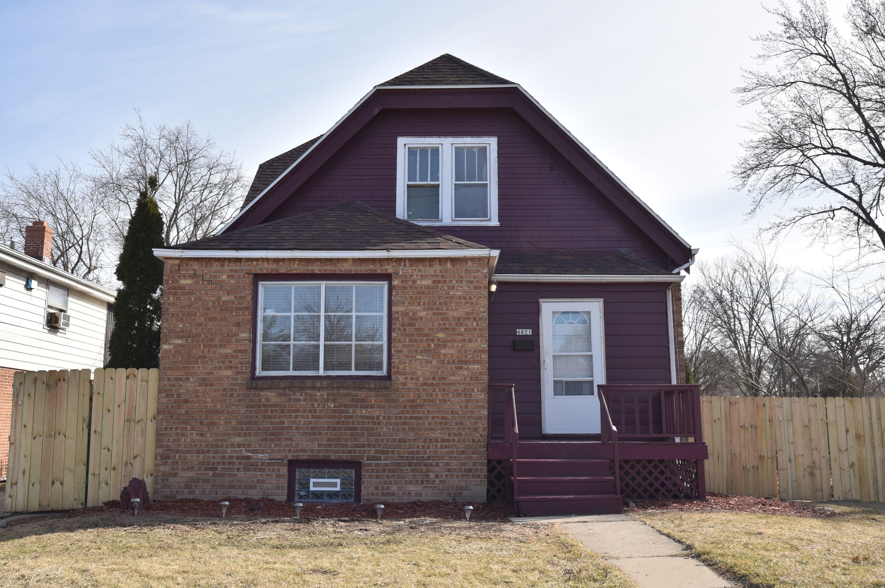 4821 Hampton Ave, Milwaukee, WI 53218-5147