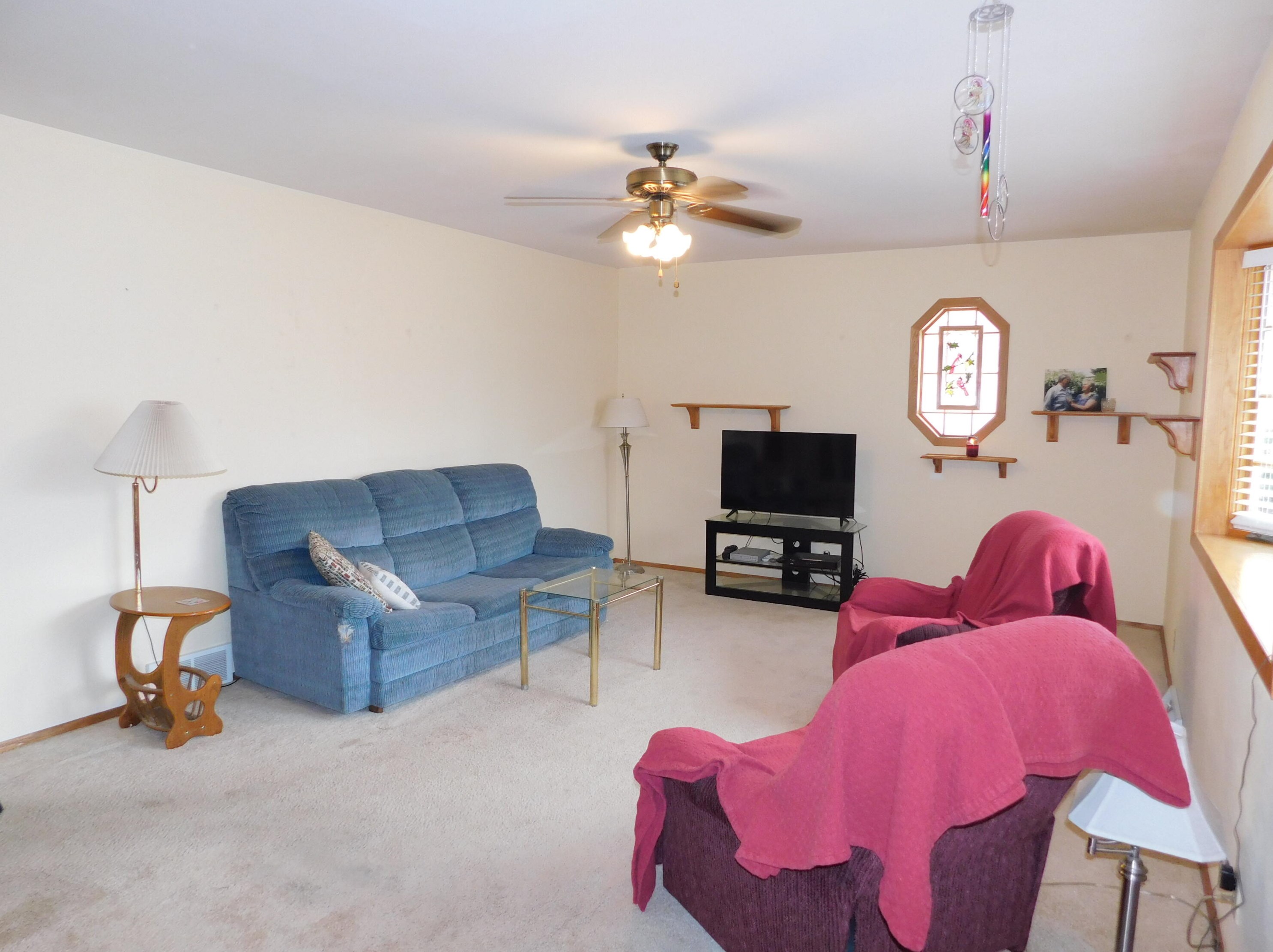 228 Colonial Pkwy, Saukville, WI 53080-2534