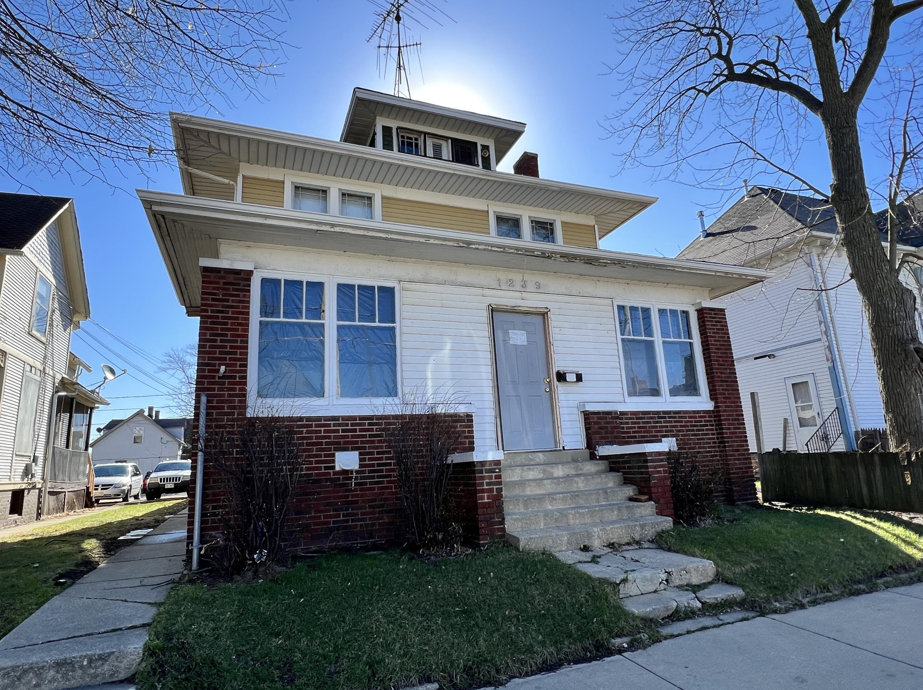 1239 Racine St, Racine, WI 53403-1755