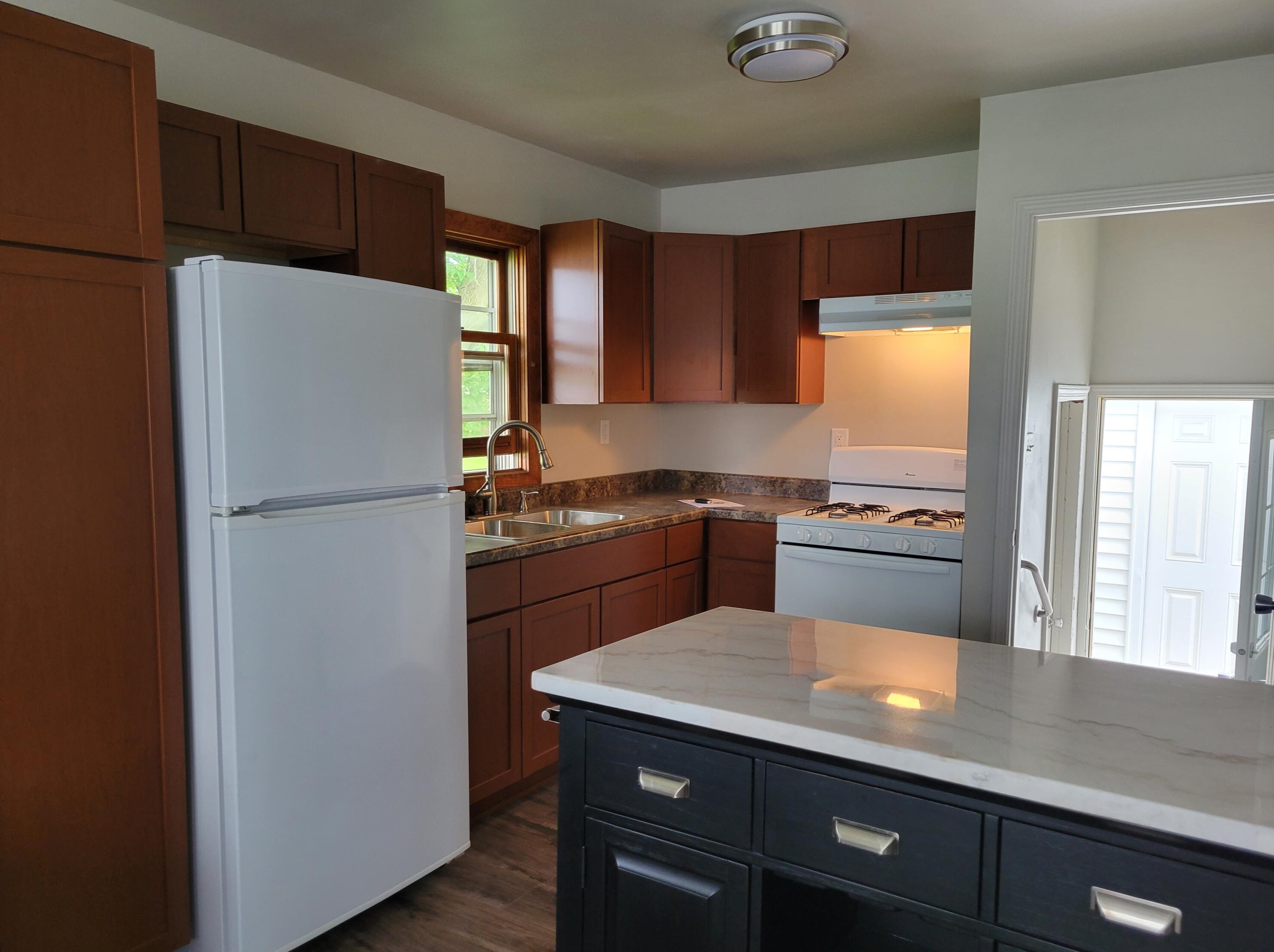 810 Green Bay Rd, Racine WI  53406-4006 exterior