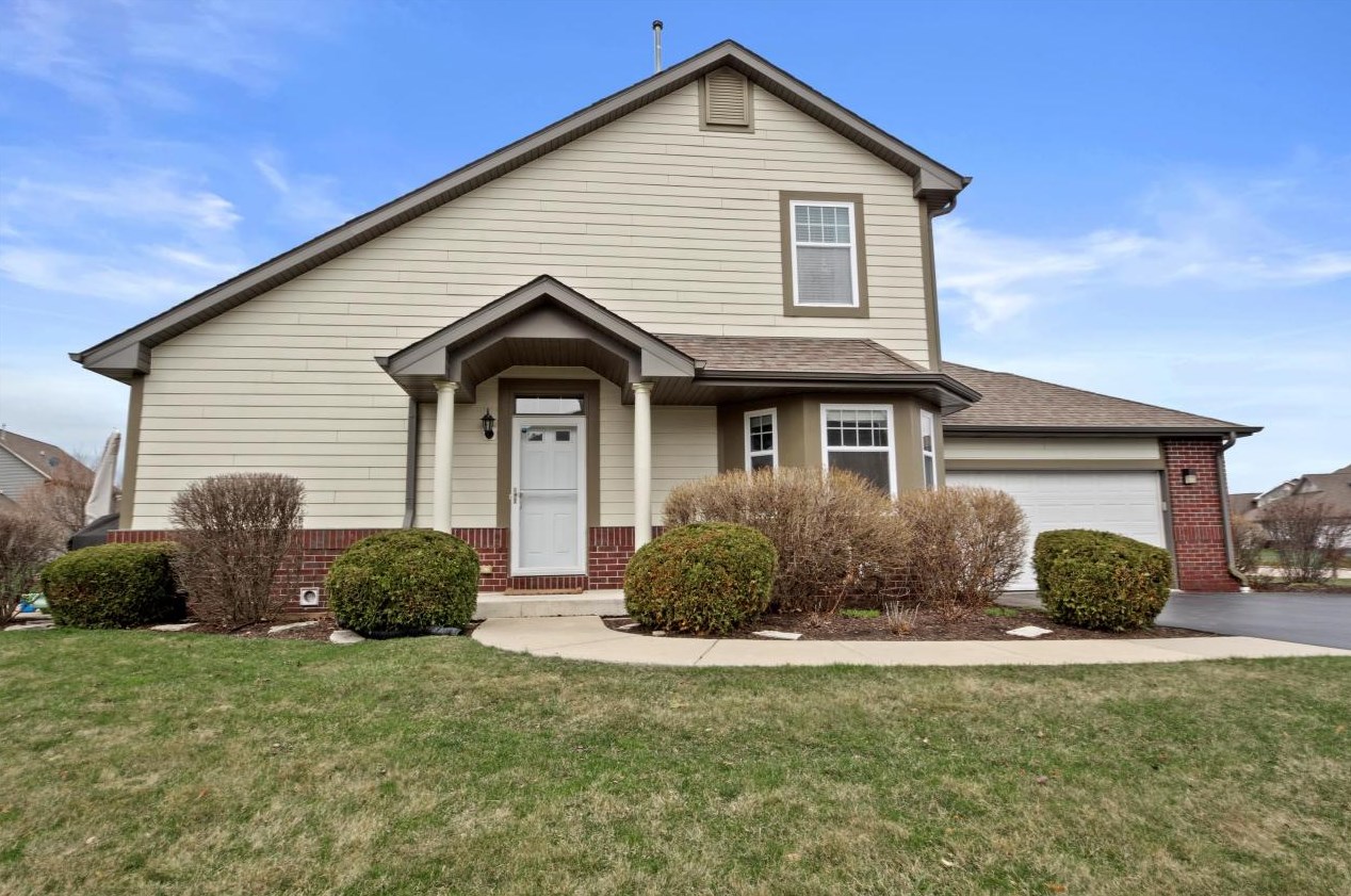 12171 Jefferson Ter, Hales Corners, WI 53132-2041