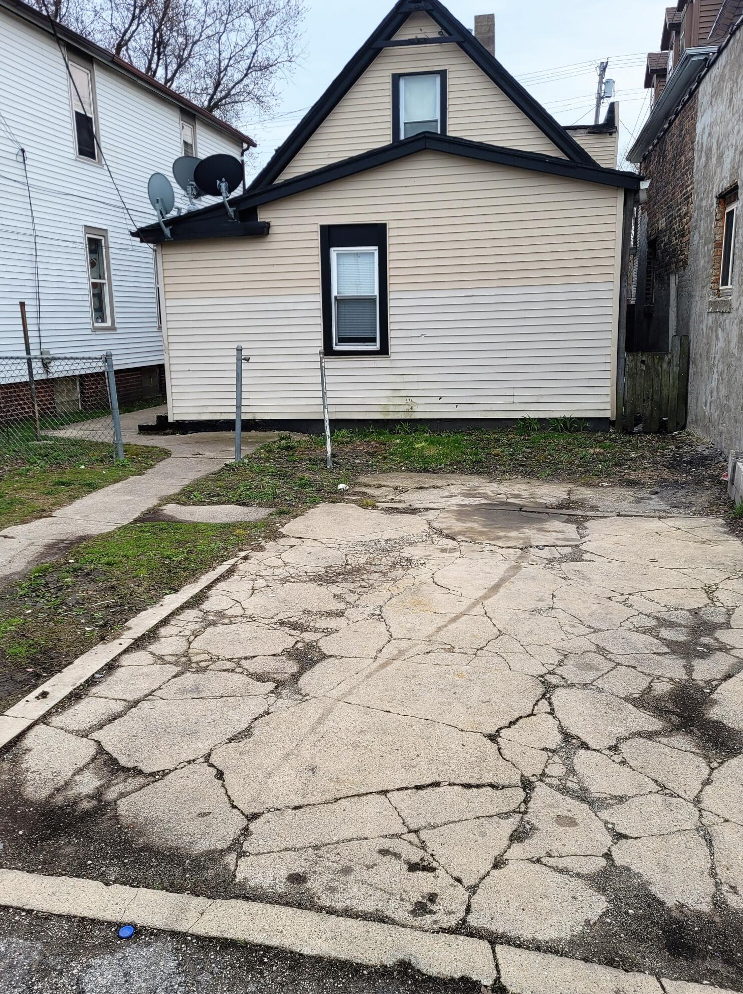 1618 Albert St, Racine, WI 53404-2602