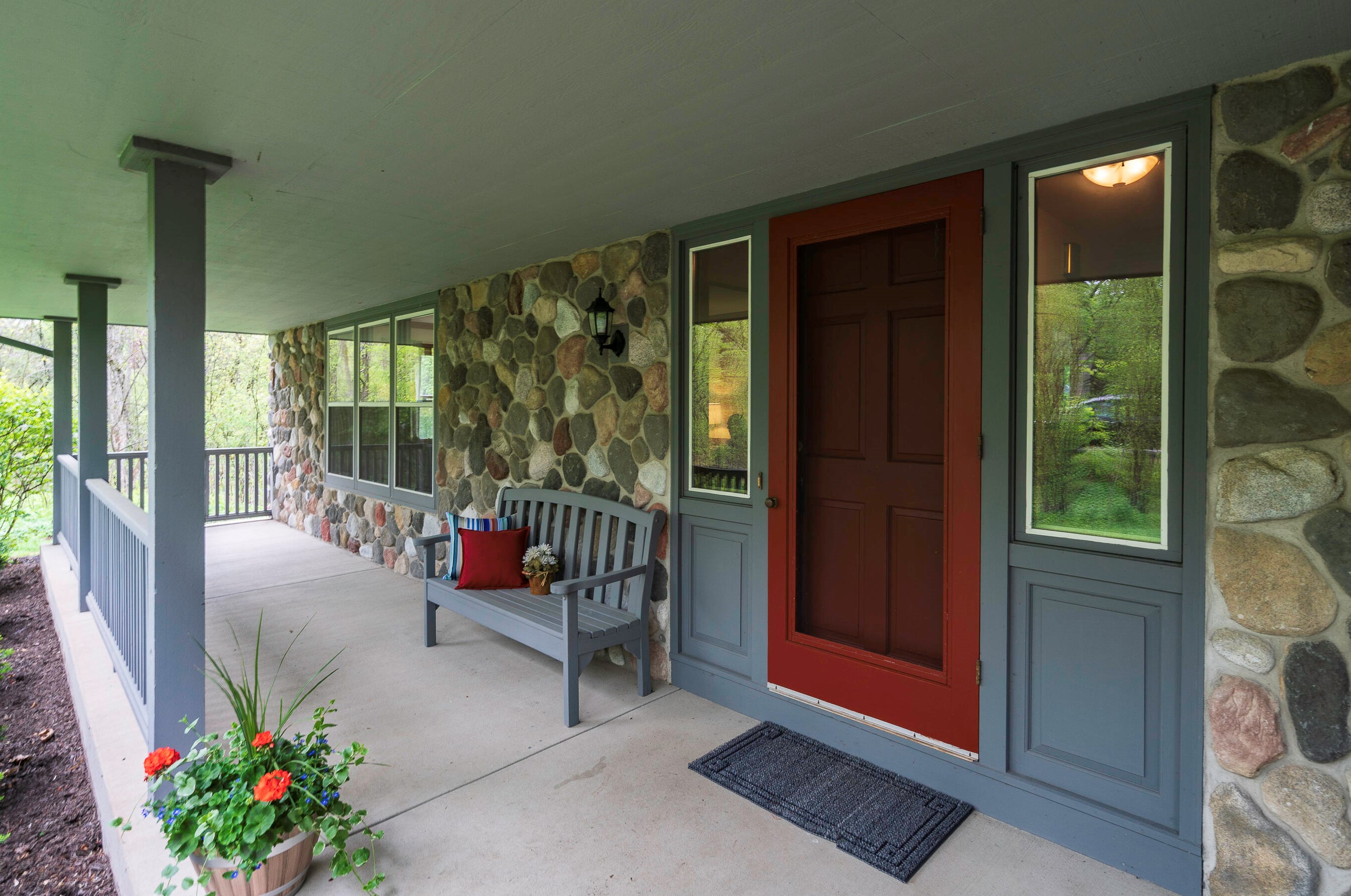 14046 Highland Dr, Thiensville, WI 53097-1609