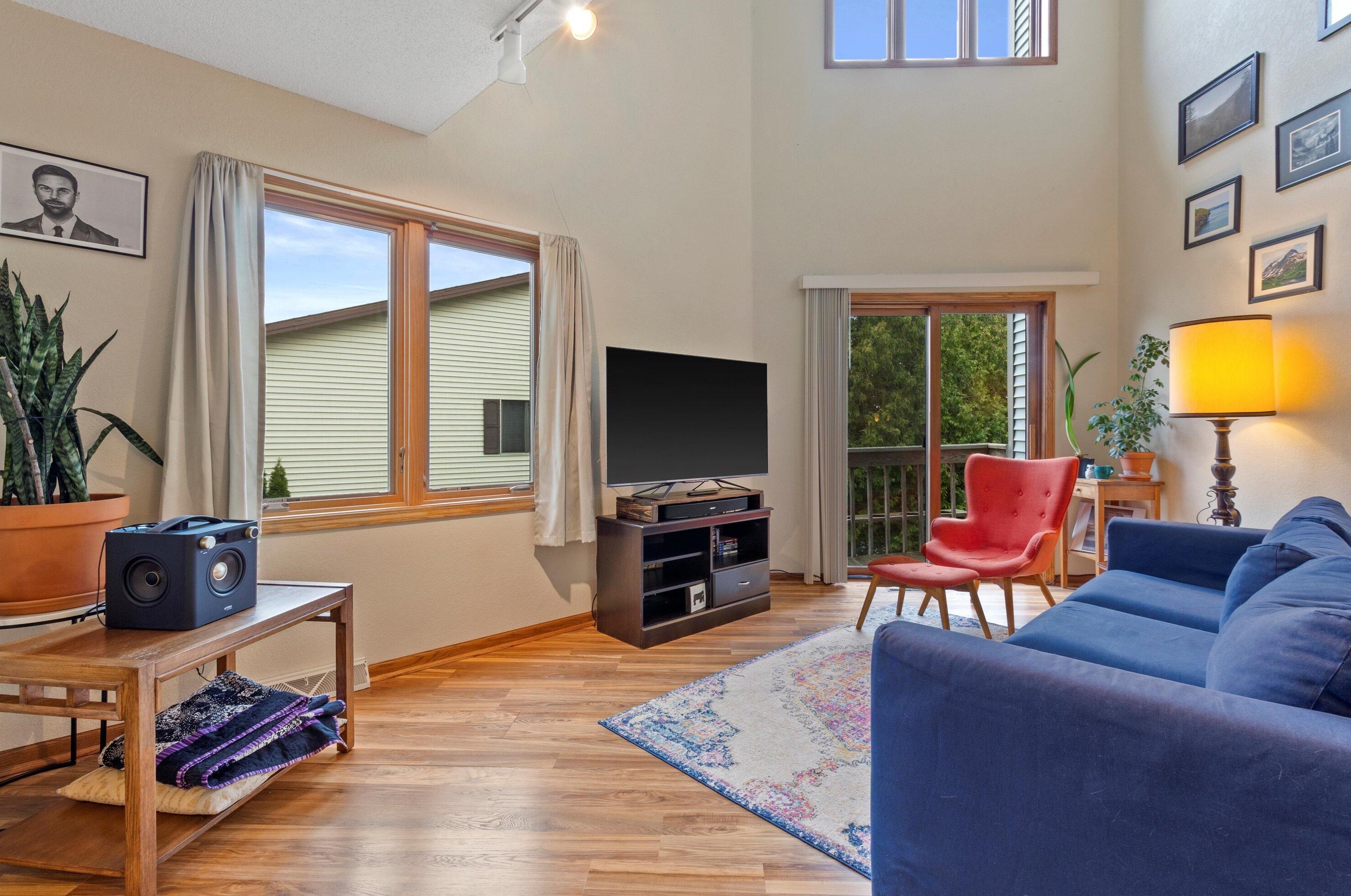 470 Manchester Ln, Chenequa, WI 53029-2745