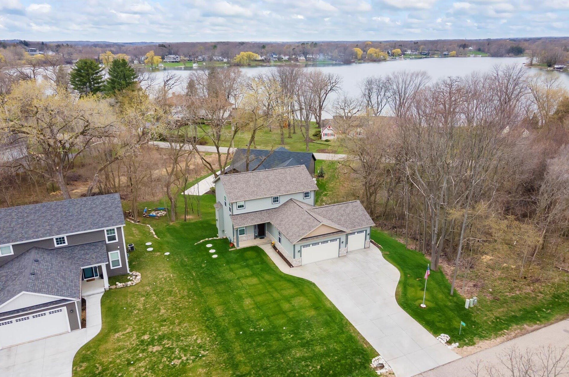 40113 94th Pl, Genoa City, WI 53128-2228