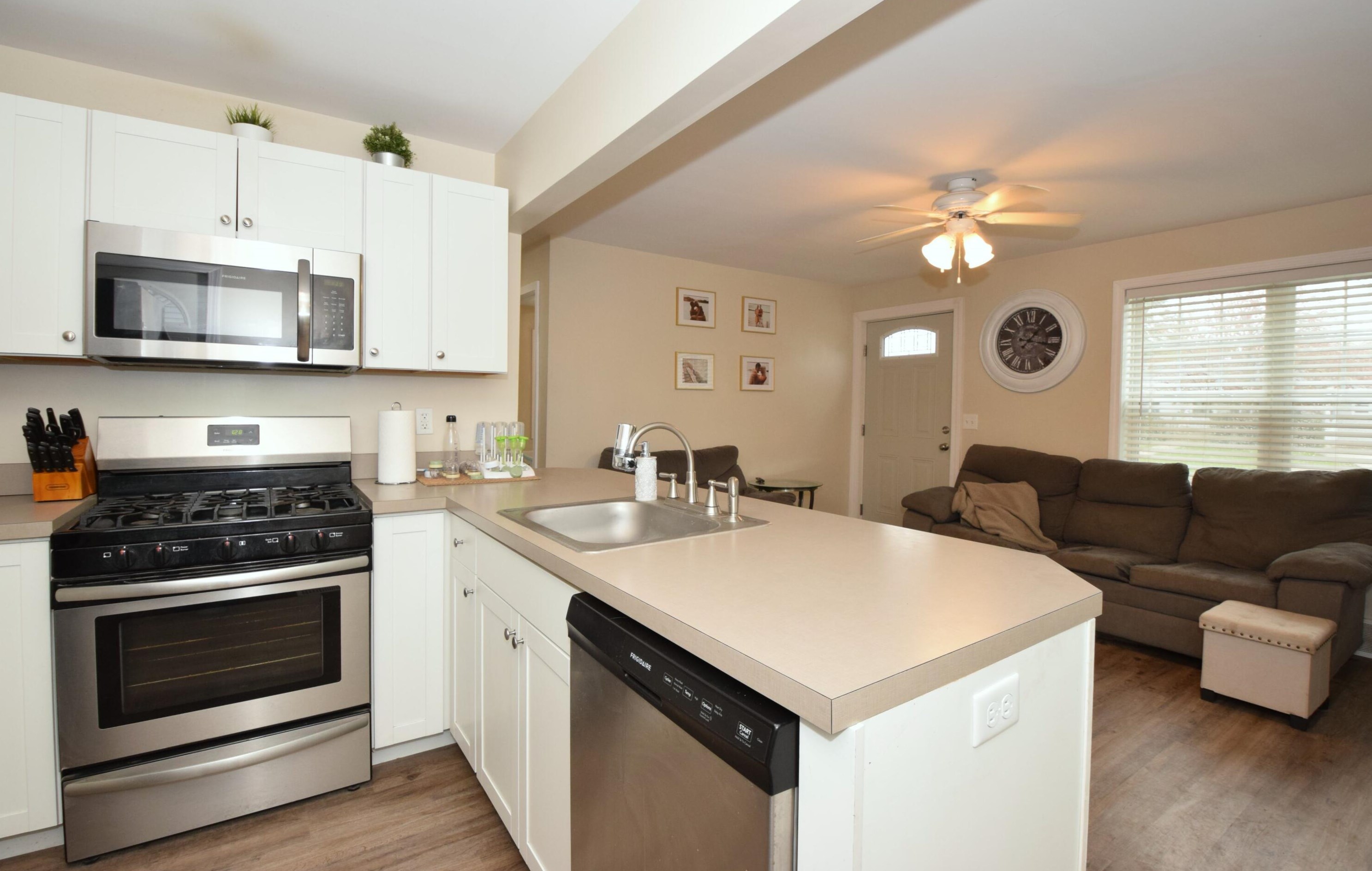 513 Geneva St, Elkhorn, WI 53121-1921