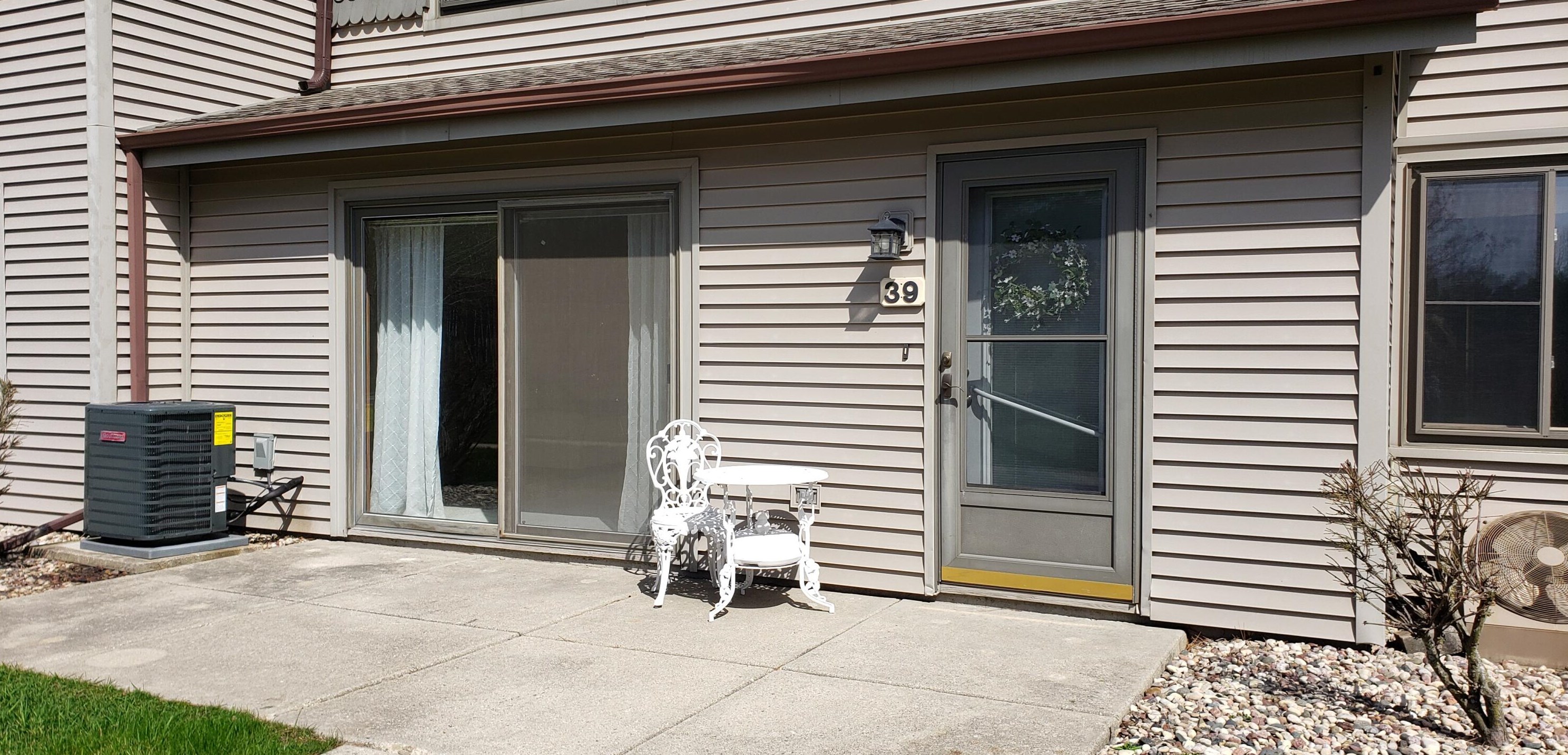 1110 Prairie Dr, Racine, WI 53406-5614