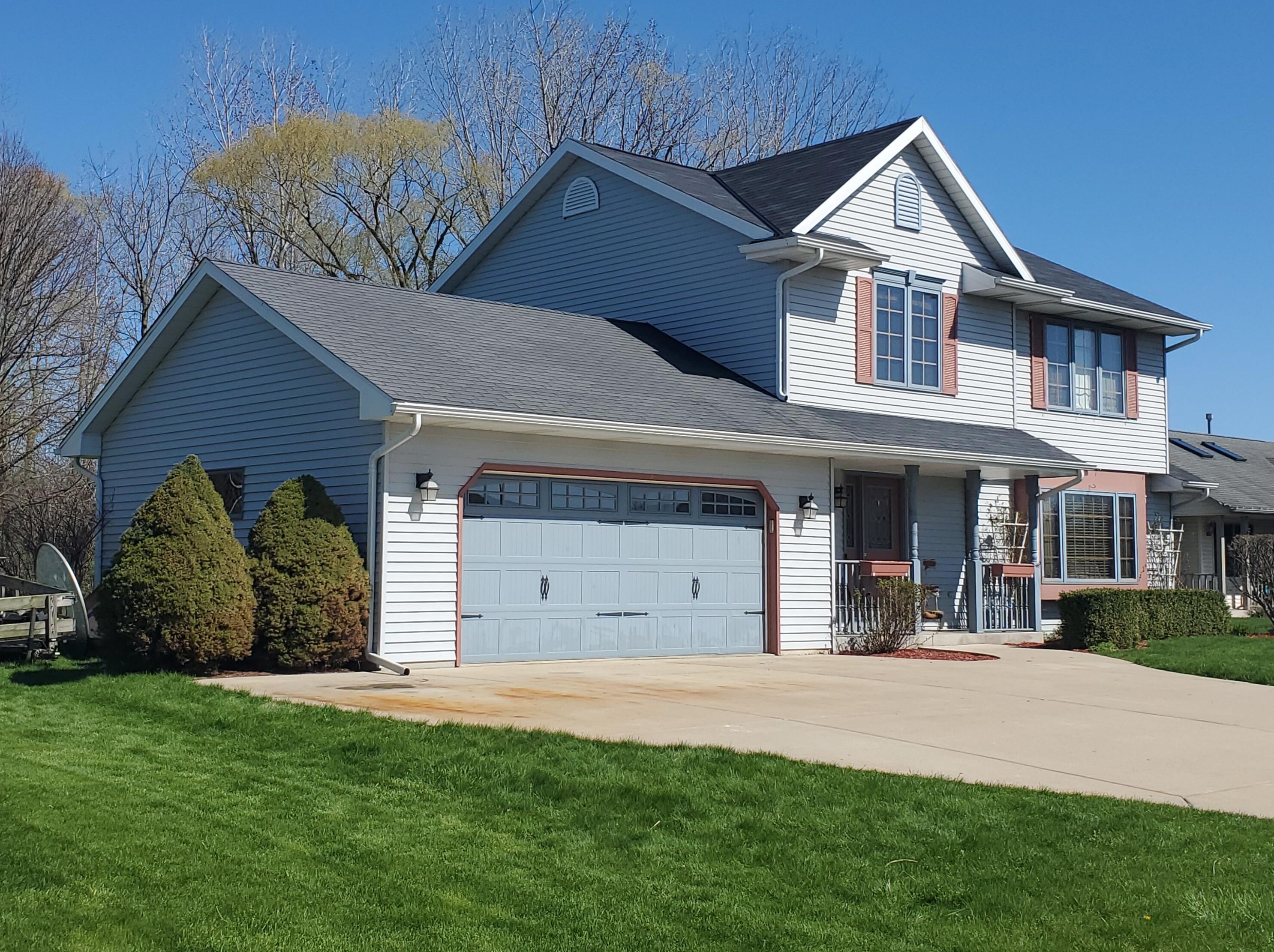 4847 Aberdeen Dr, Racine, WI 53402-2595