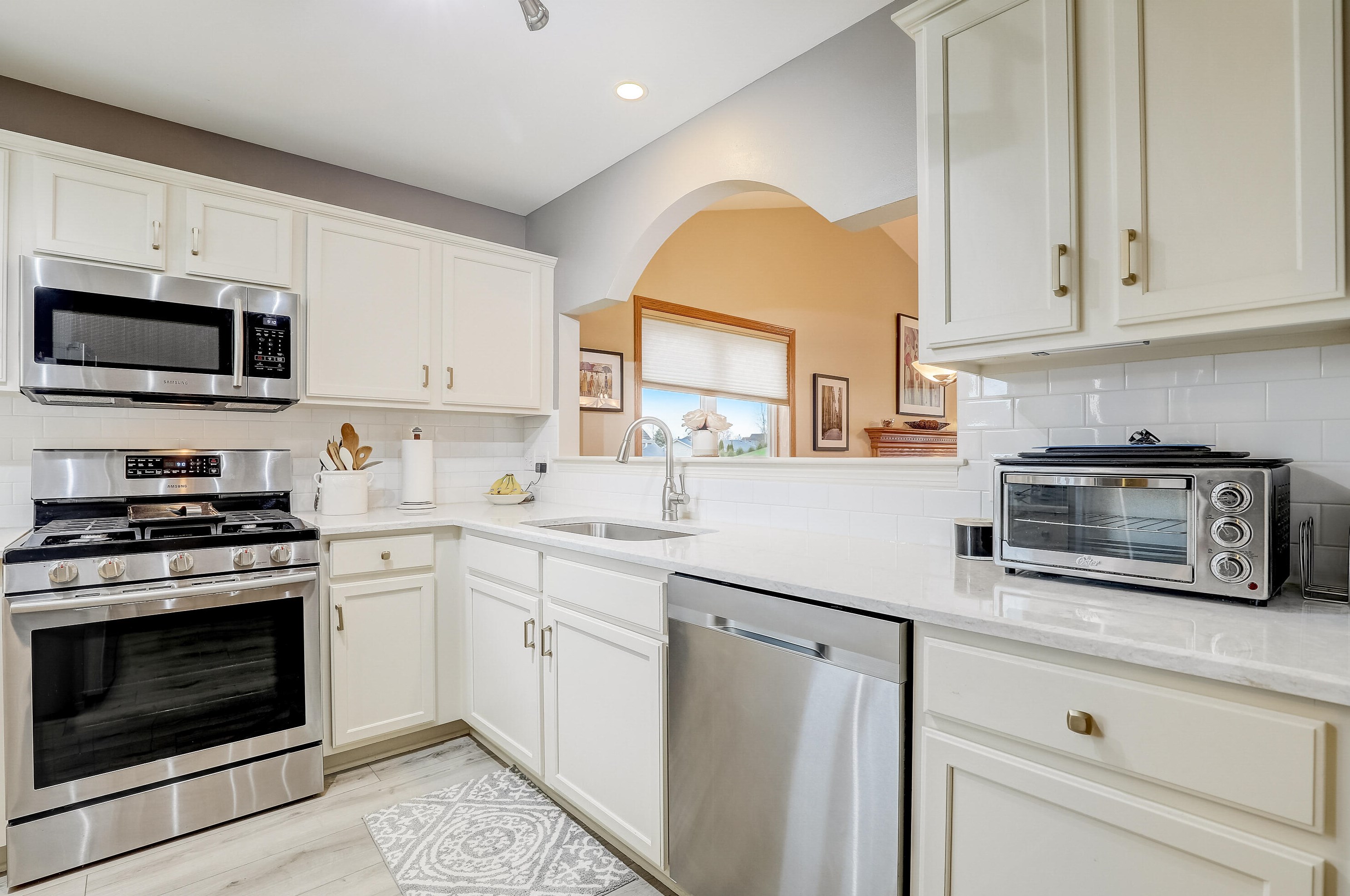 967 Algoma Dr, Port Washington, WI 53074-9662